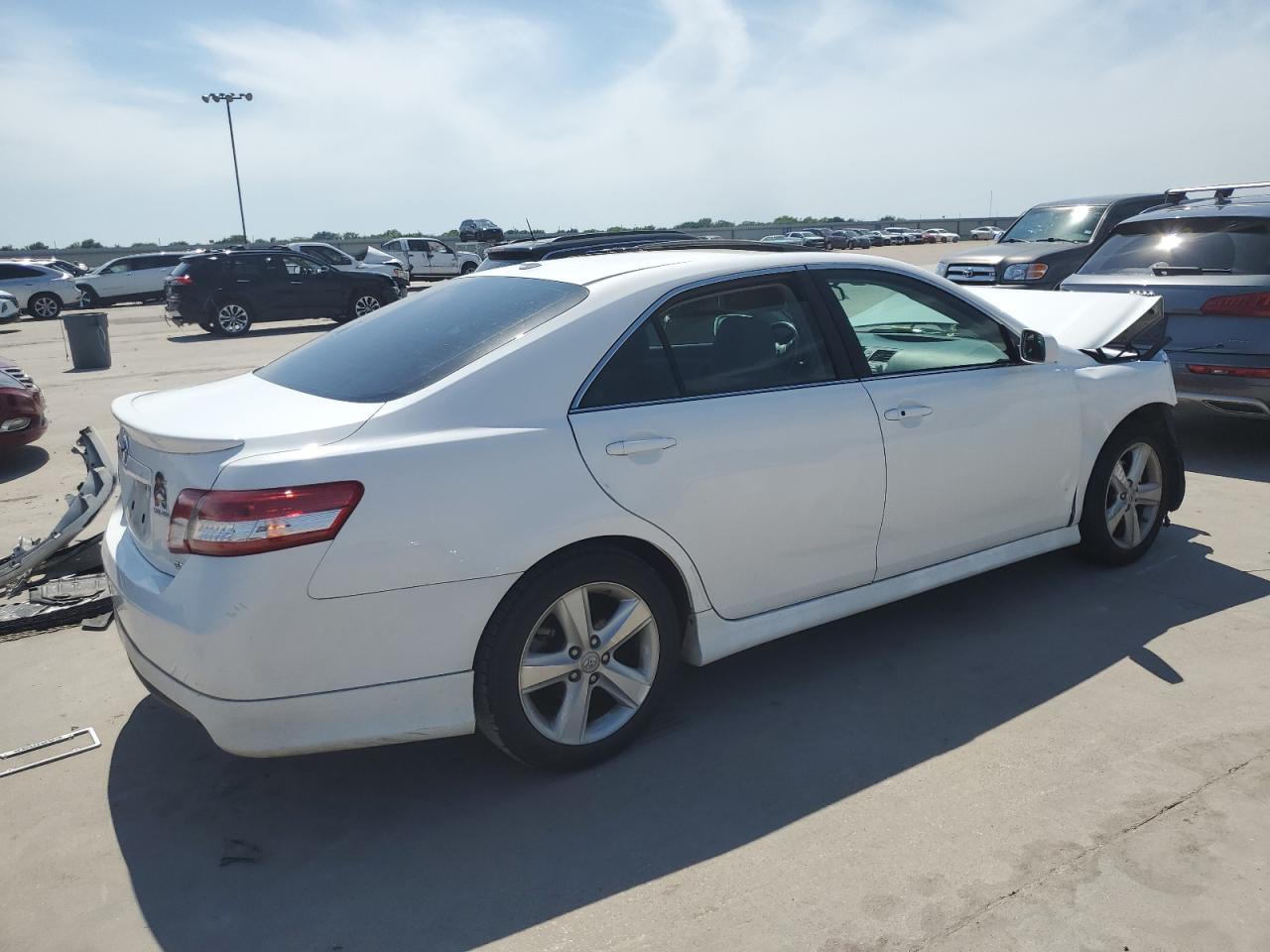 Photo 2 VIN: 4T1BF3EK7BU754085 - TOYOTA CAMRY 