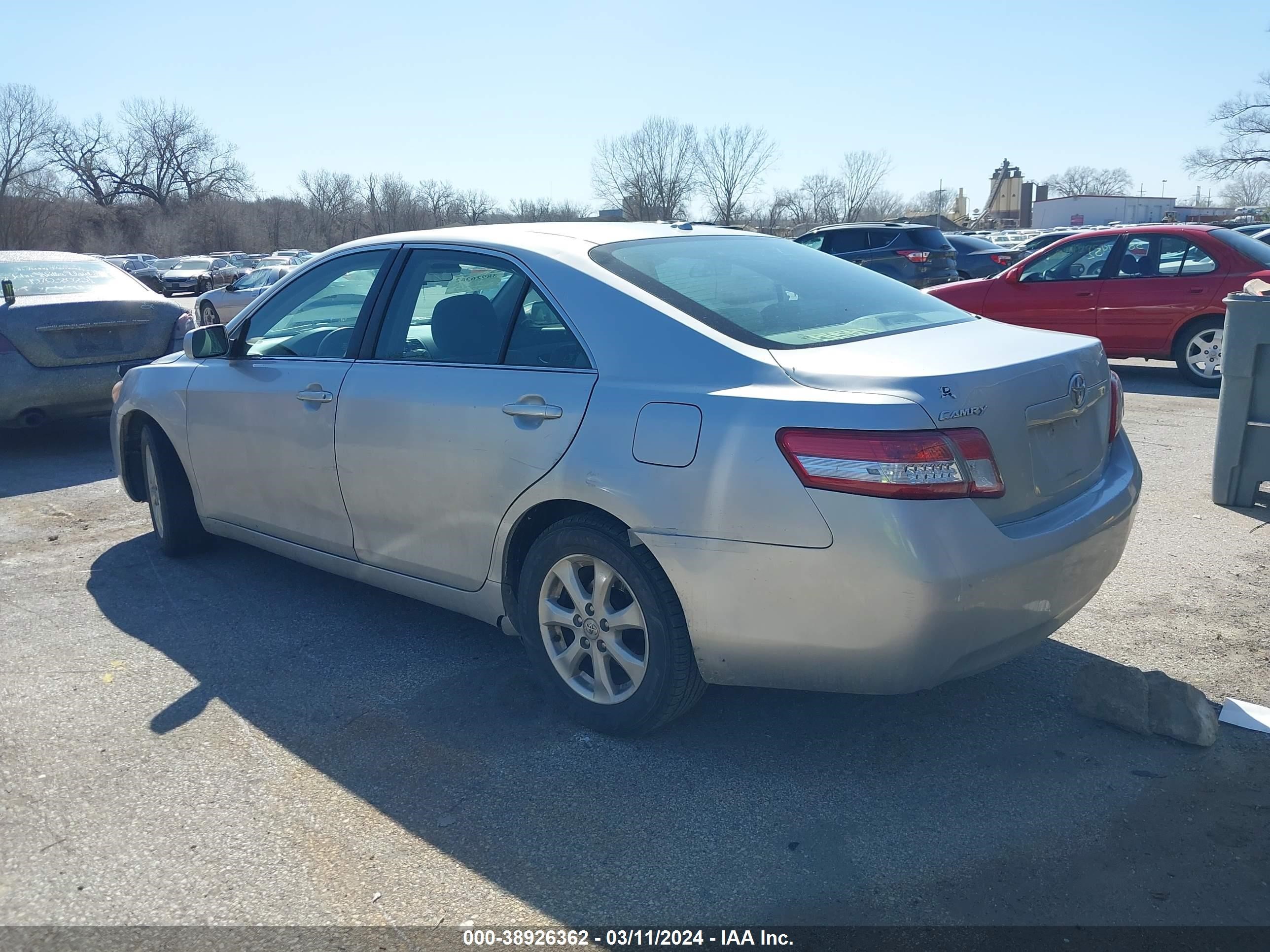 Photo 2 VIN: 4T1BF3EK8AU080429 - TOYOTA CAMRY 