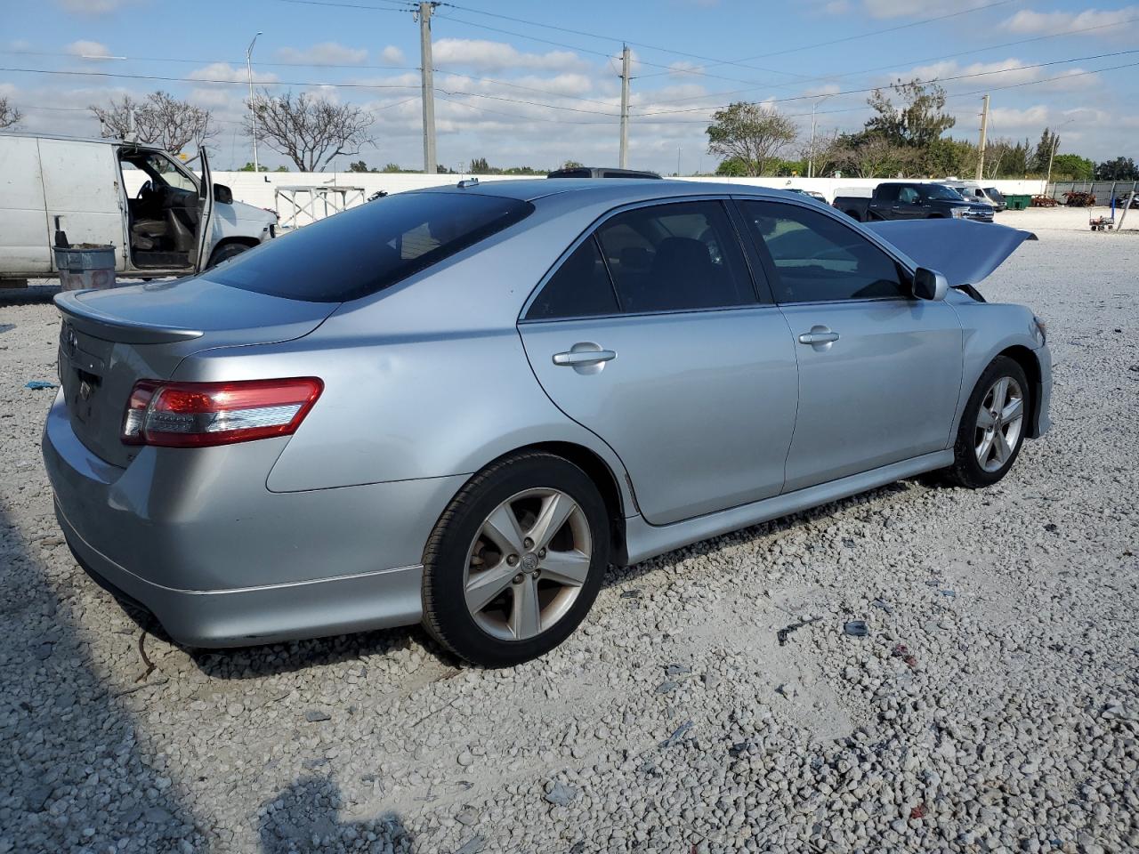 Photo 2 VIN: 4T1BF3EK8BU124110 - TOYOTA CAMRY 