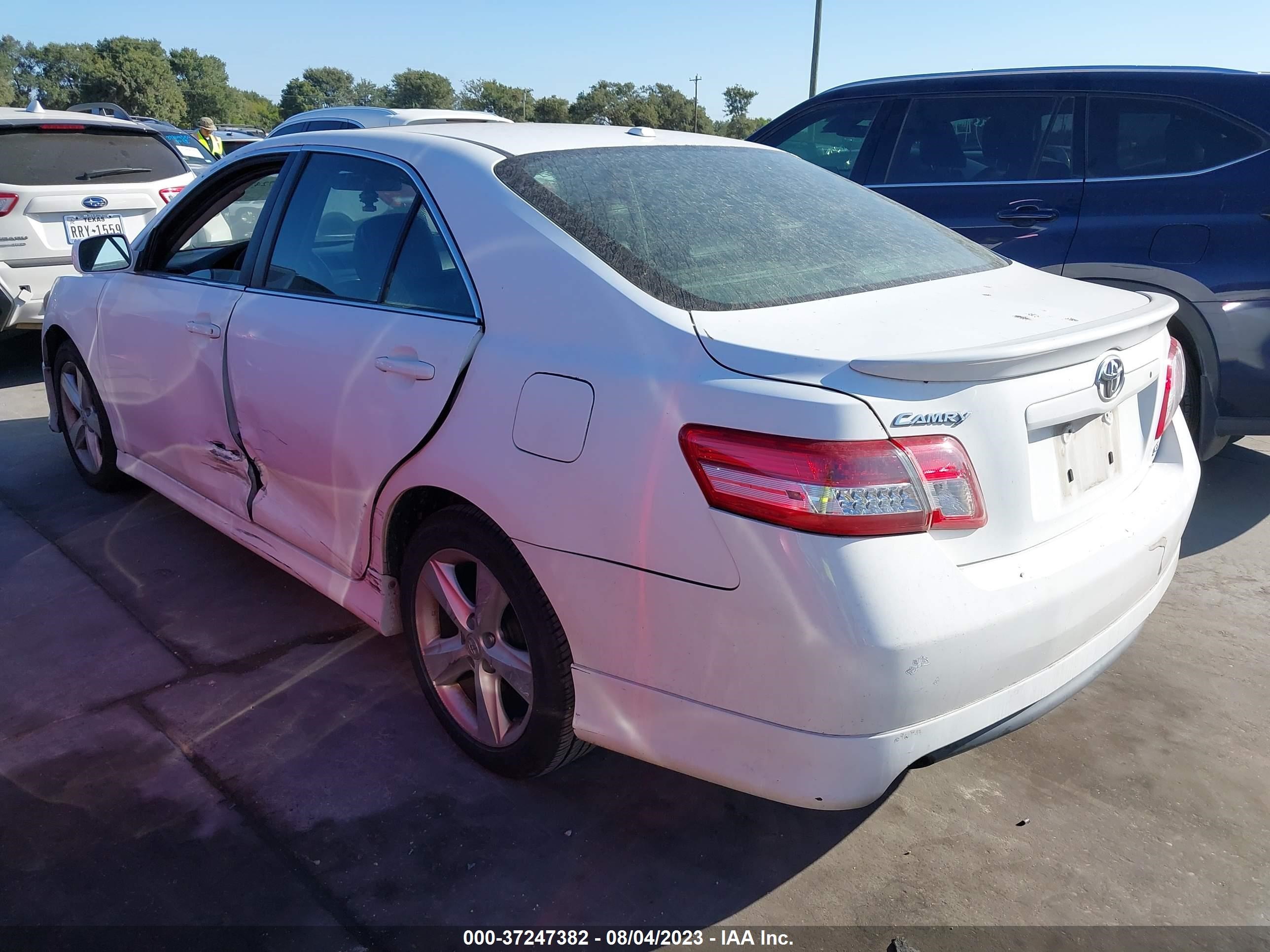 Photo 2 VIN: 4T1BF3EK8BU627846 - TOYOTA CAMRY 