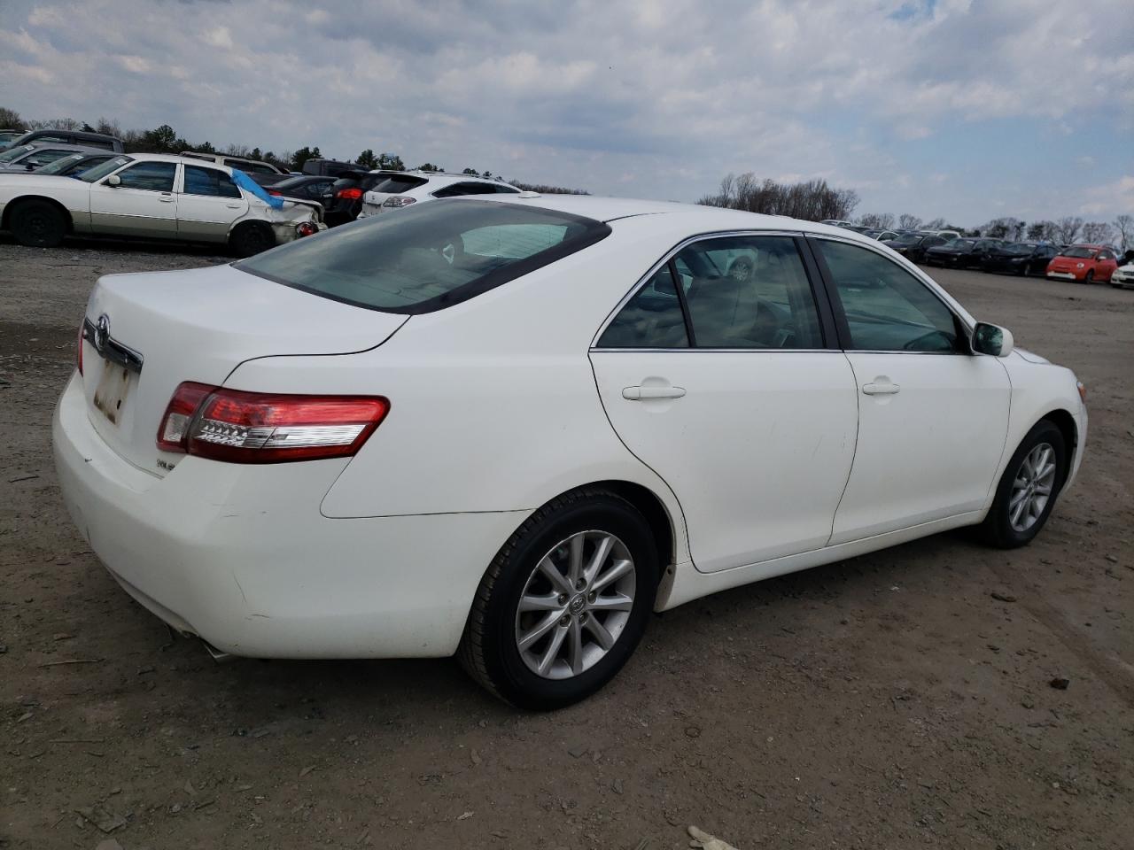 Photo 2 VIN: 4T1BF3EK8BU649474 - TOYOTA CAMRY 