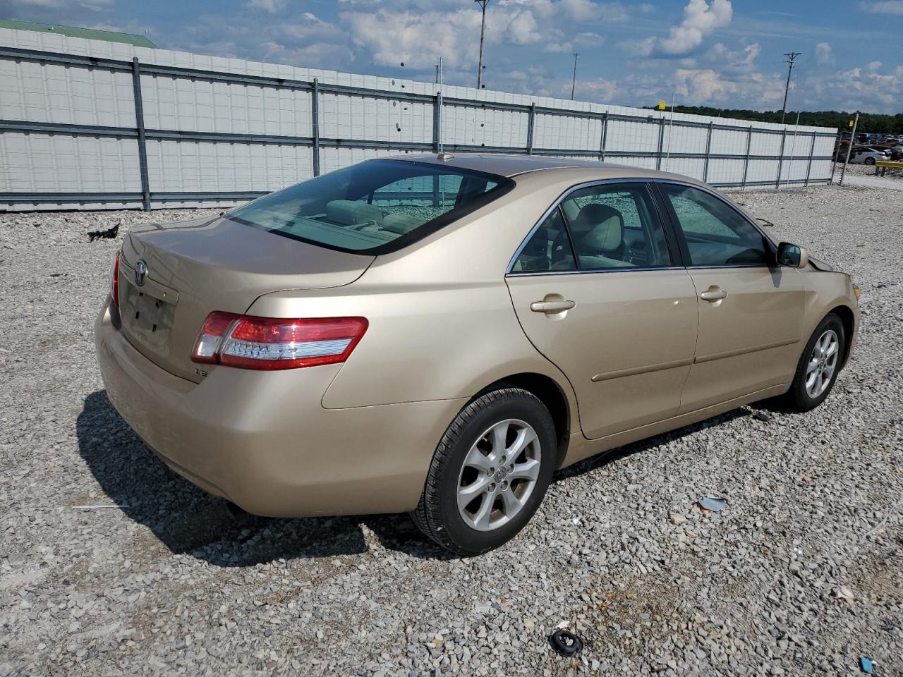 Photo 2 VIN: 4T1BF3EK8BU731849 - TOYOTA CAMRY 