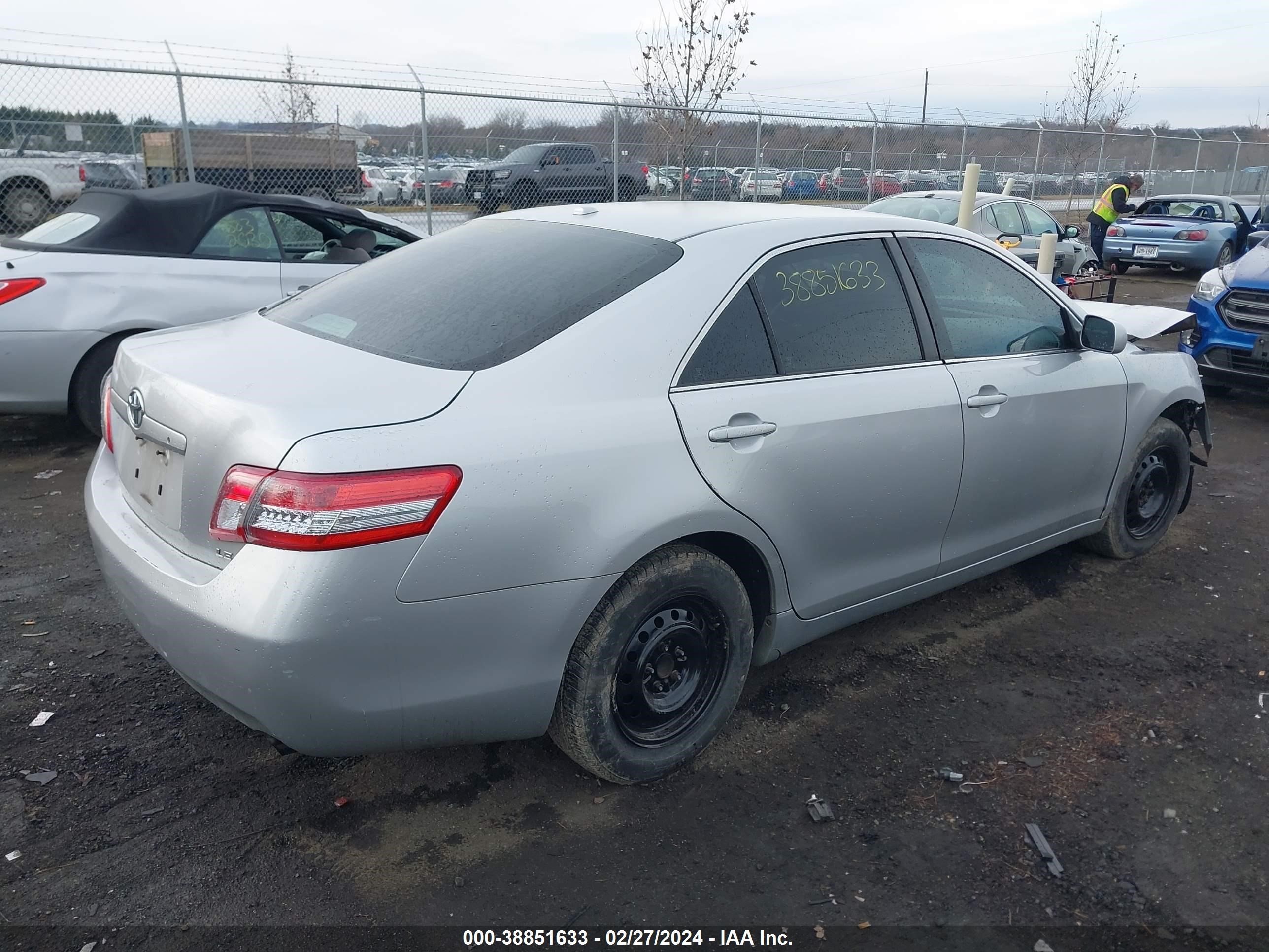 Photo 2 VIN: 4T1BF3EK8BU756511 - TOYOTA CAMRY 