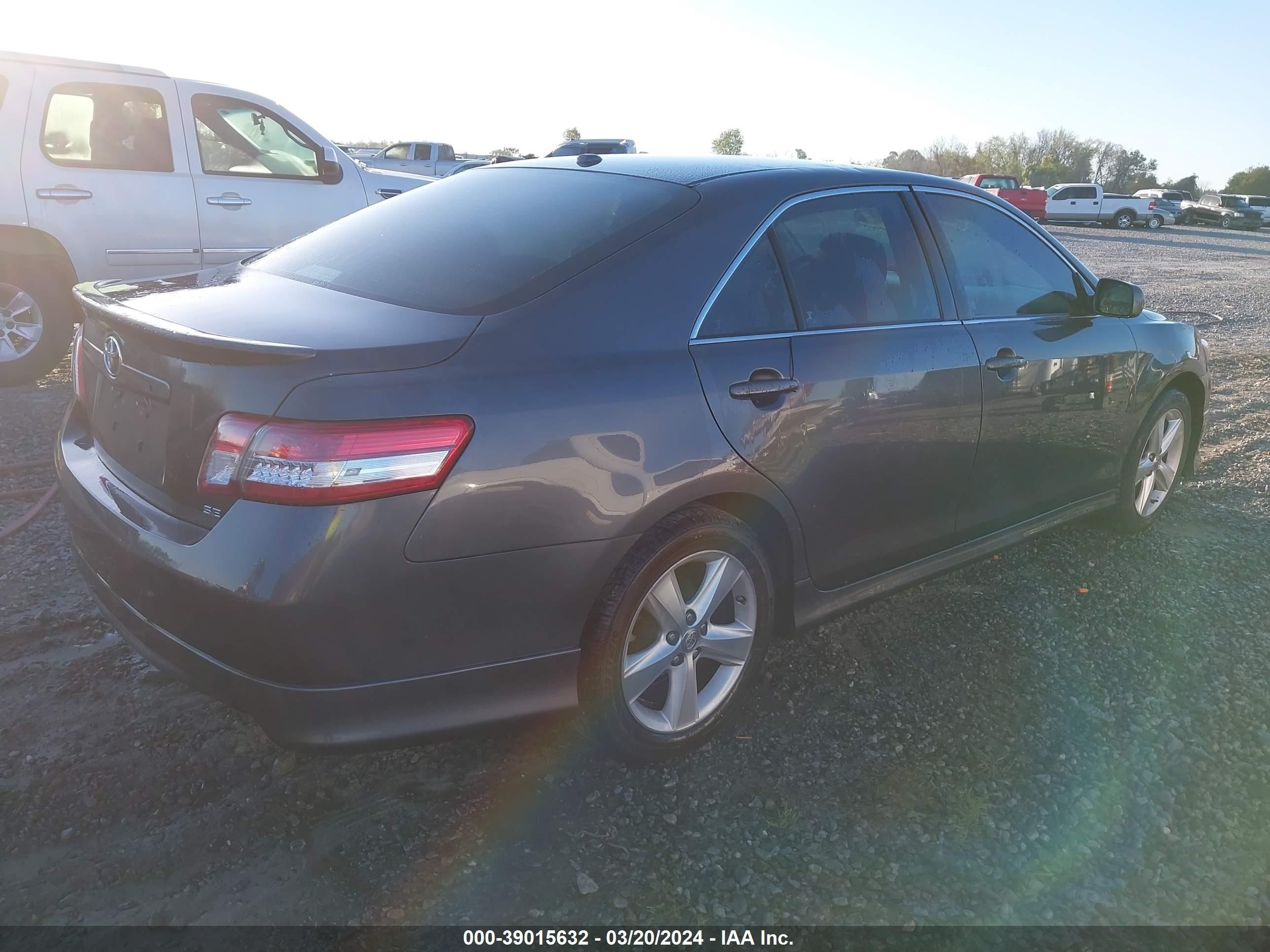 Photo 3 VIN: 4T1BF3EK8BU756833 - TOYOTA CAMRY 