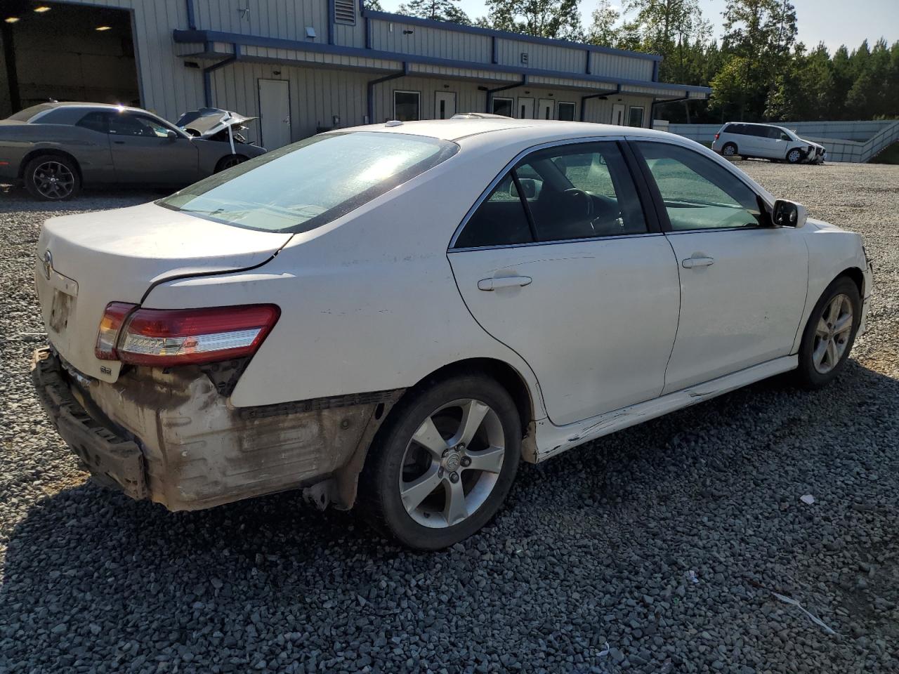 Photo 2 VIN: 4T1BF3EK8BU770425 - TOYOTA CAMRY 