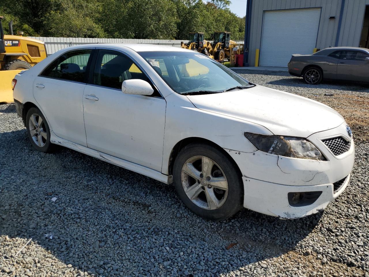 Photo 3 VIN: 4T1BF3EK8BU770425 - TOYOTA CAMRY 