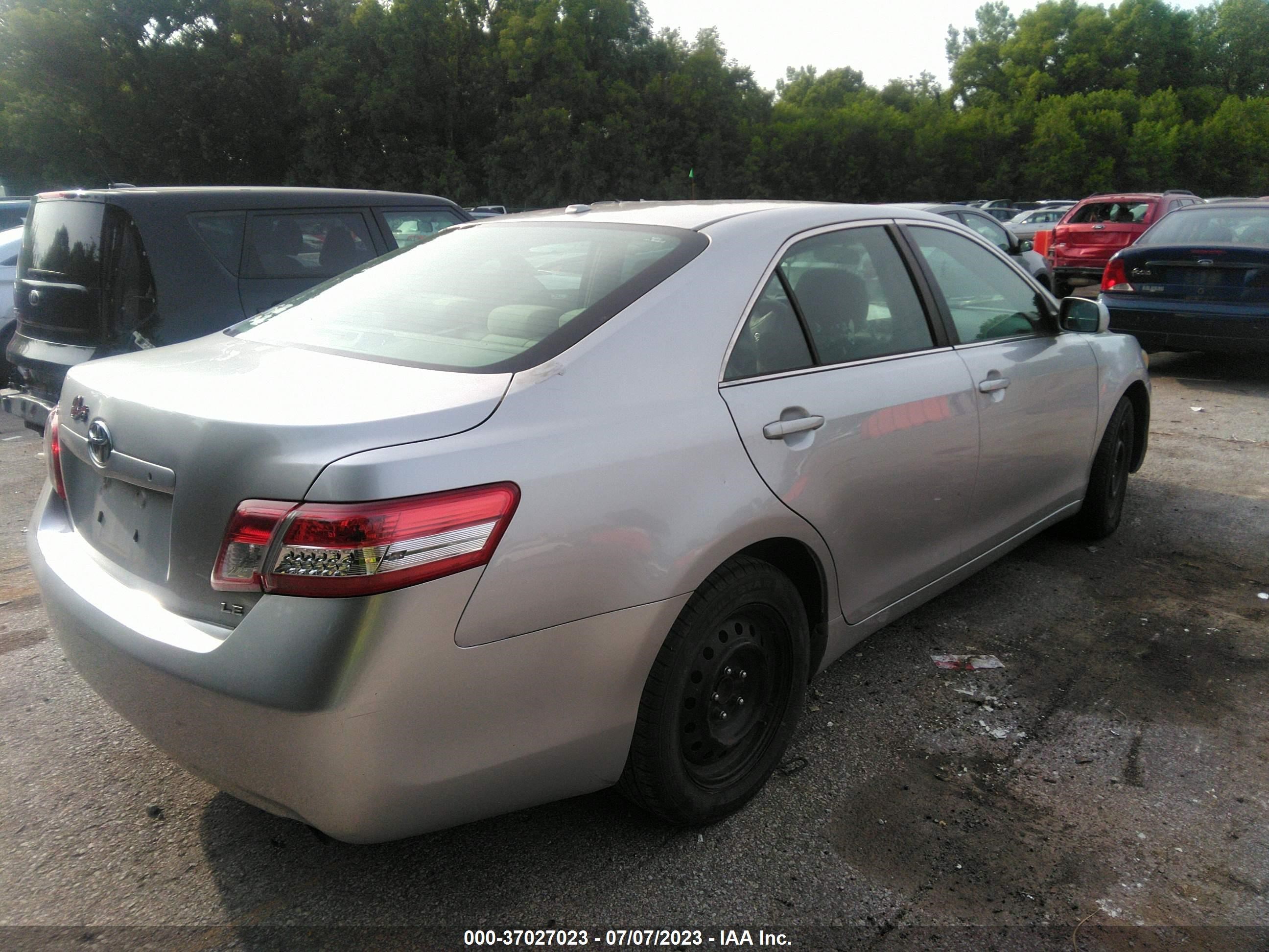 Photo 3 VIN: 4T1BF3EK9AU090841 - TOYOTA CAMRY 