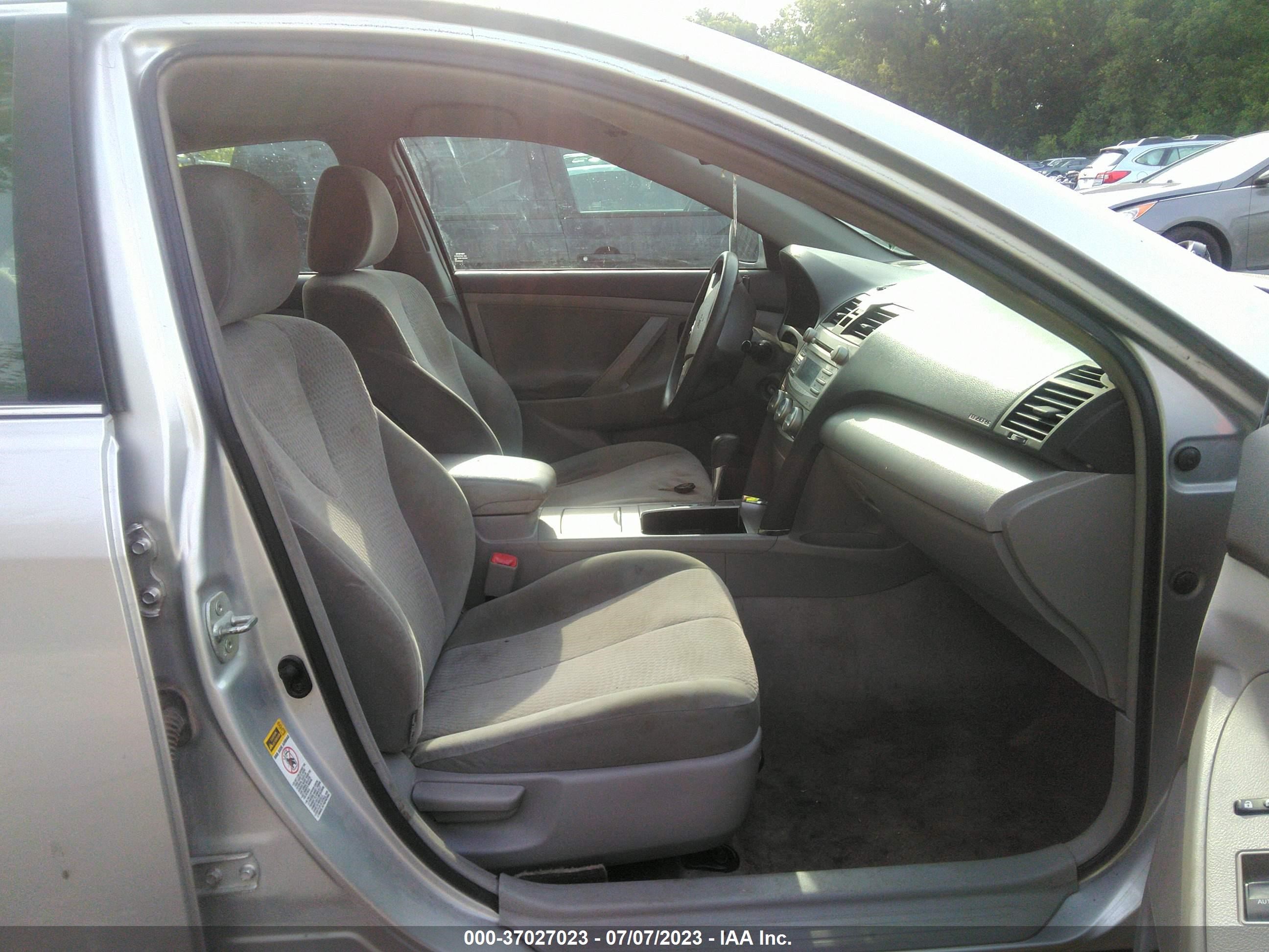 Photo 4 VIN: 4T1BF3EK9AU090841 - TOYOTA CAMRY 