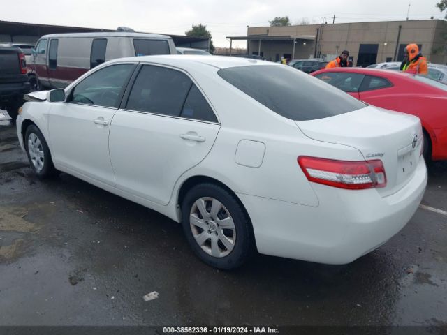 Photo 2 VIN: 4T1BF3EK9AU556834 - TOYOTA CAMRY 