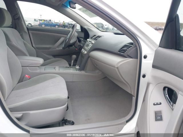 Photo 4 VIN: 4T1BF3EK9AU556834 - TOYOTA CAMRY 