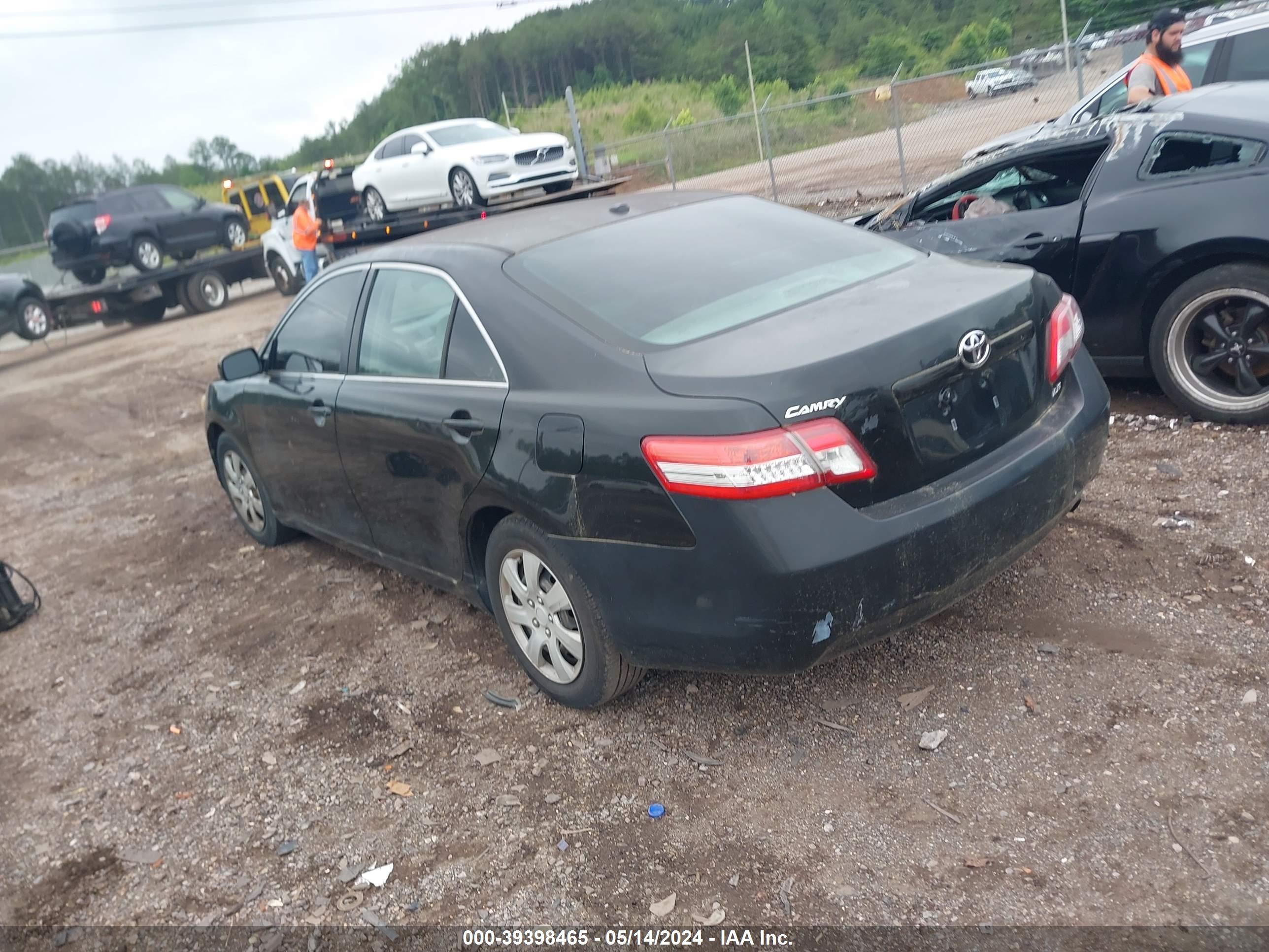 Photo 2 VIN: 4T1BF3EK9BU136623 - TOYOTA CAMRY 