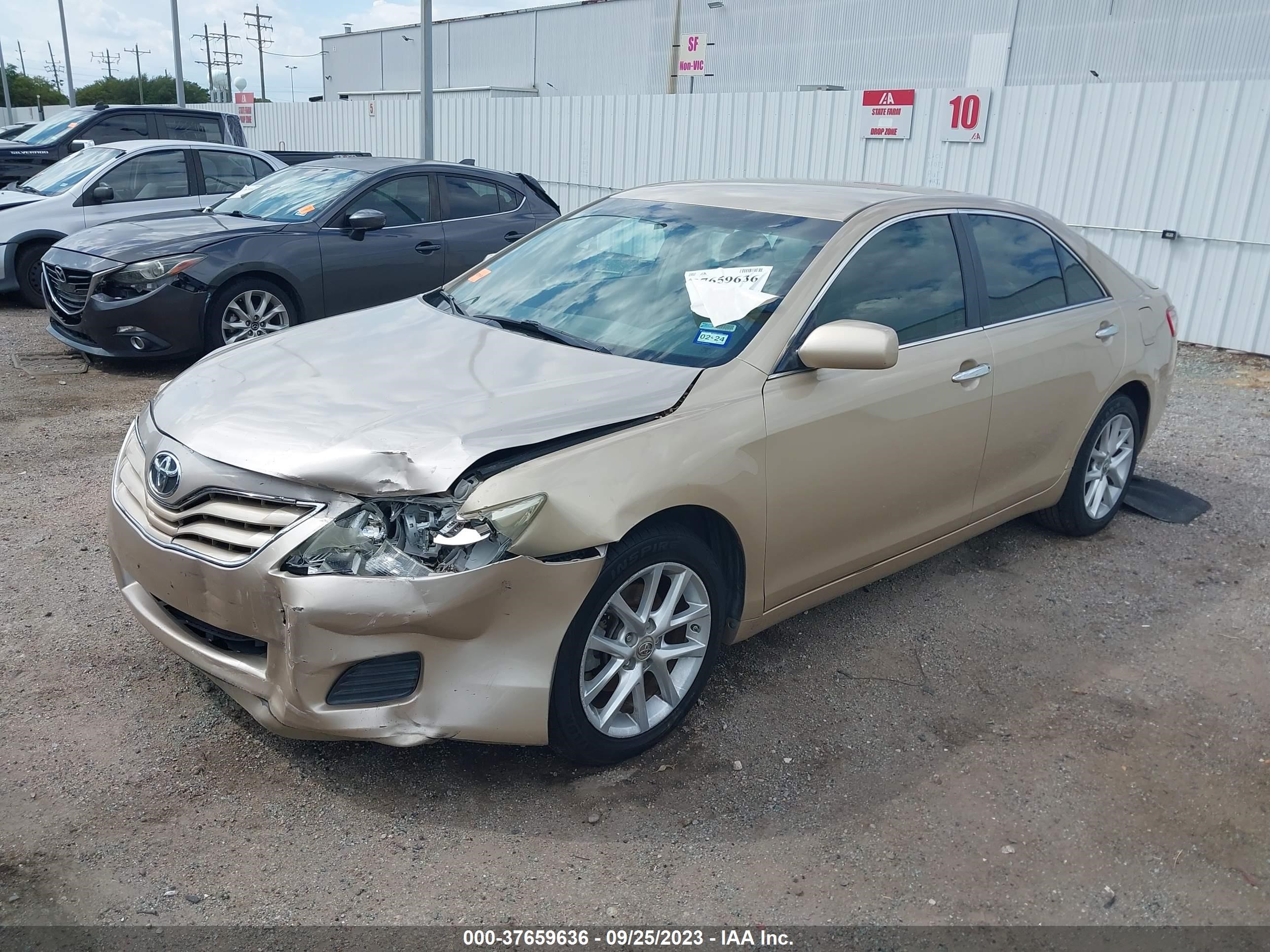 Photo 1 VIN: 4T1BF3EK9BU219047 - TOYOTA CAMRY 