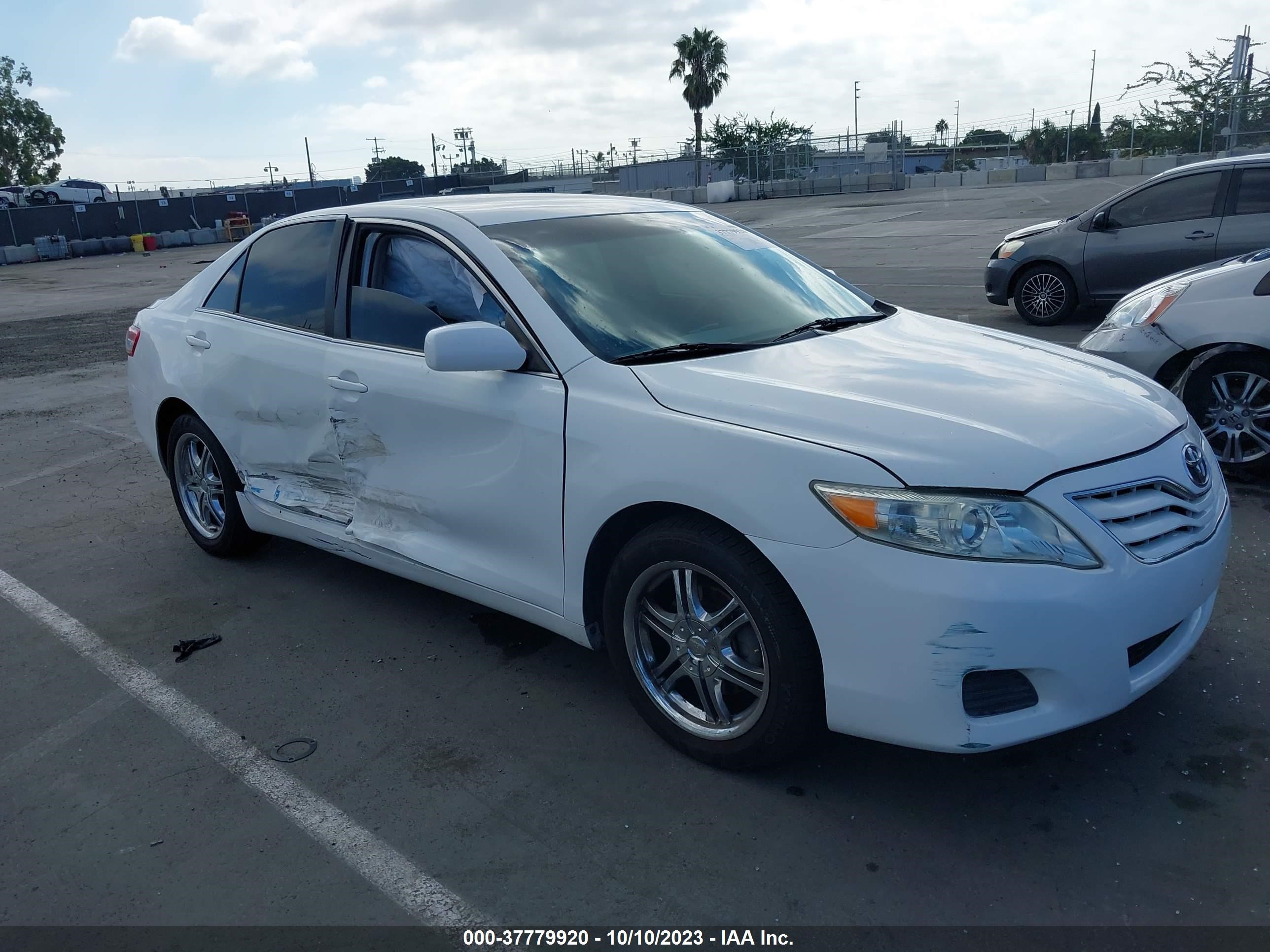 Photo 0 VIN: 4T1BF3EK9BU604009 - TOYOTA CAMRY 