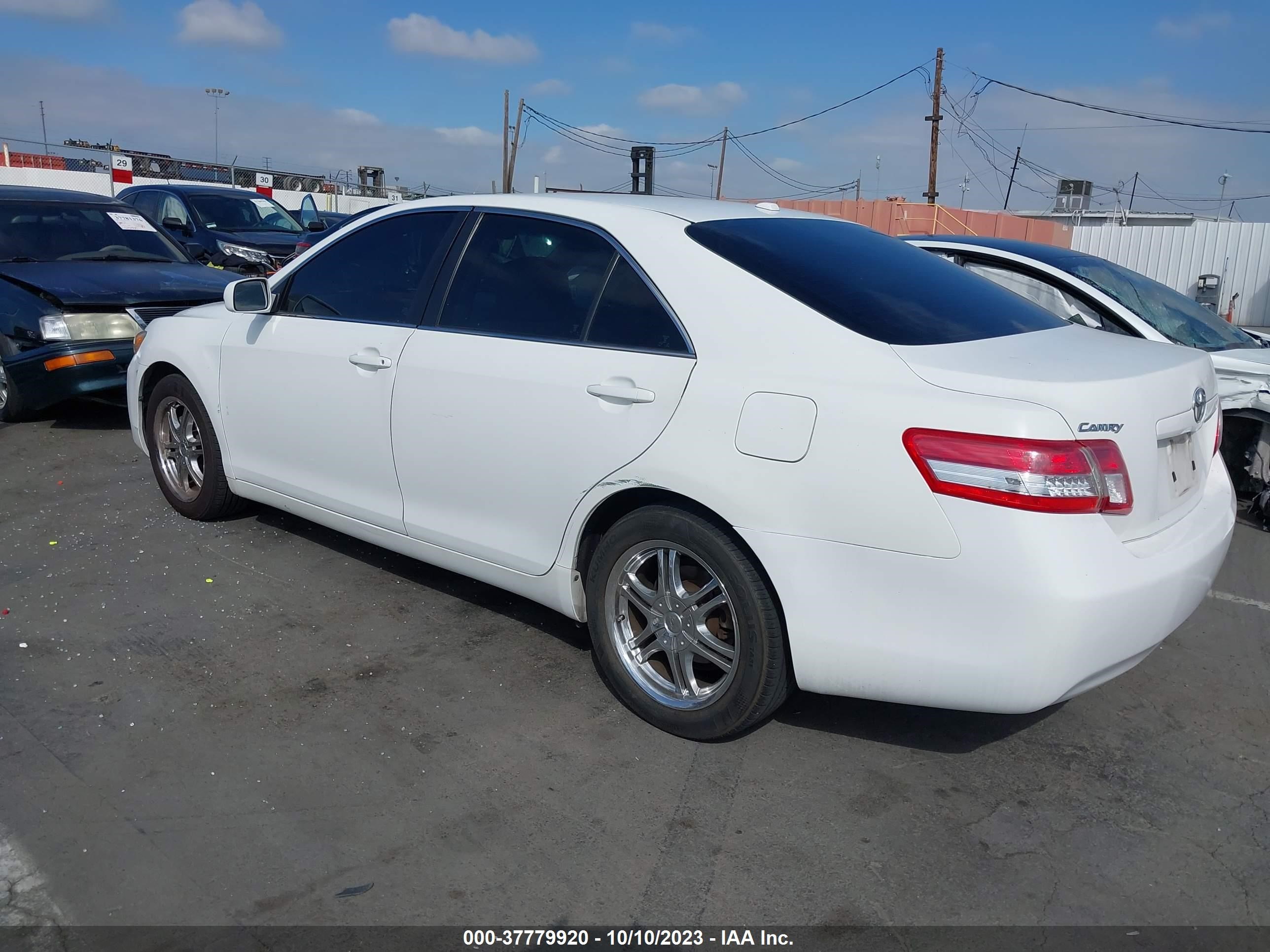 Photo 2 VIN: 4T1BF3EK9BU604009 - TOYOTA CAMRY 