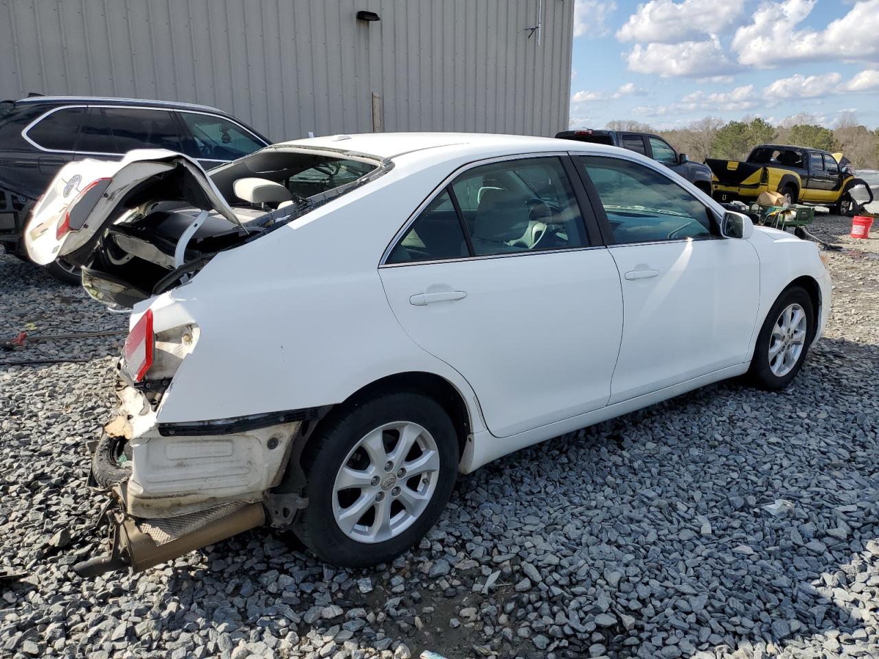 Photo 2 VIN: 4T1BF3EK9BU639245 - TOYOTA CAMRY 