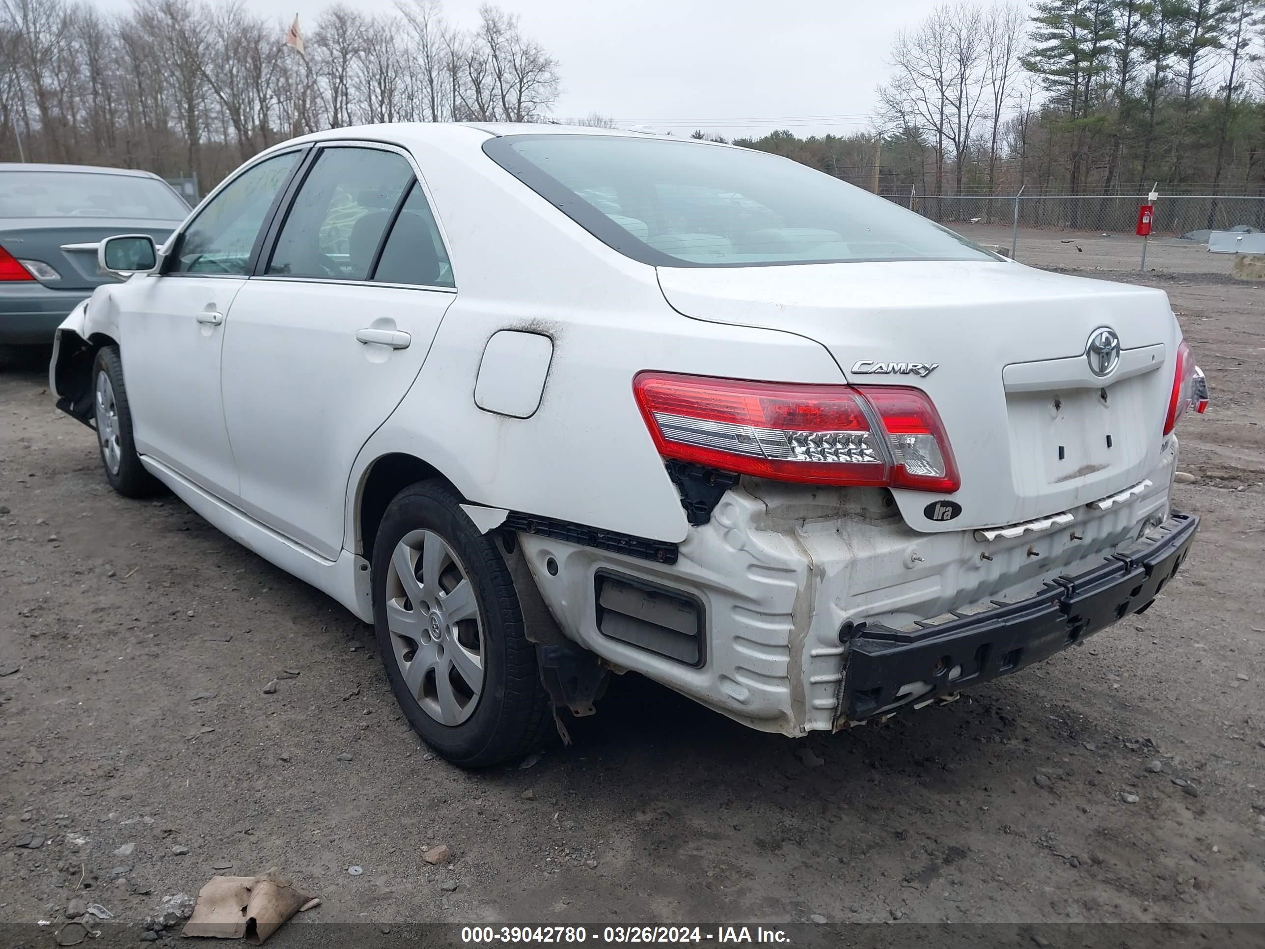 Photo 2 VIN: 4T1BF3EK9BU643652 - TOYOTA CAMRY 