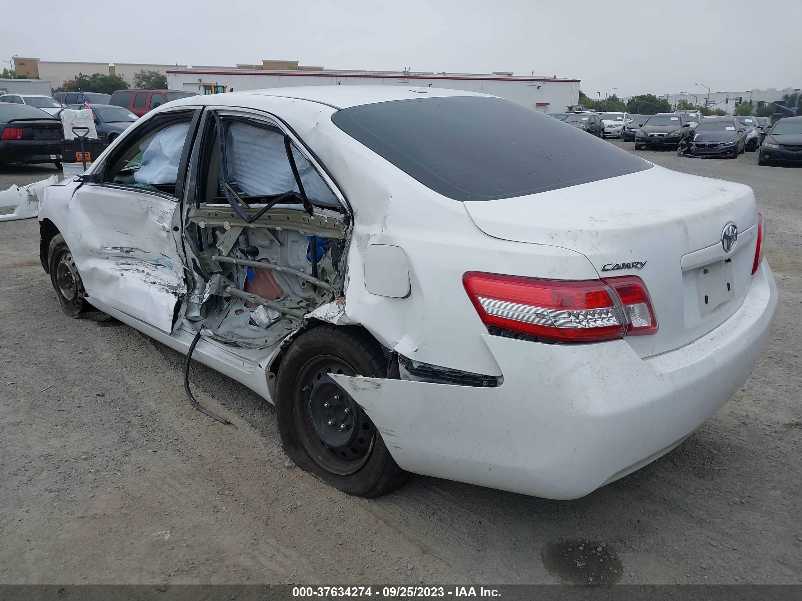 Photo 2 VIN: 4T1BF3EKXAU569317 - TOYOTA CAMRY 