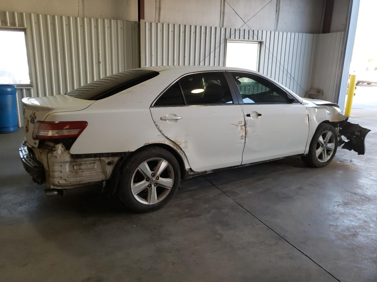 Photo 2 VIN: 4T1BF3EKXBU749852 - TOYOTA CAMRY 