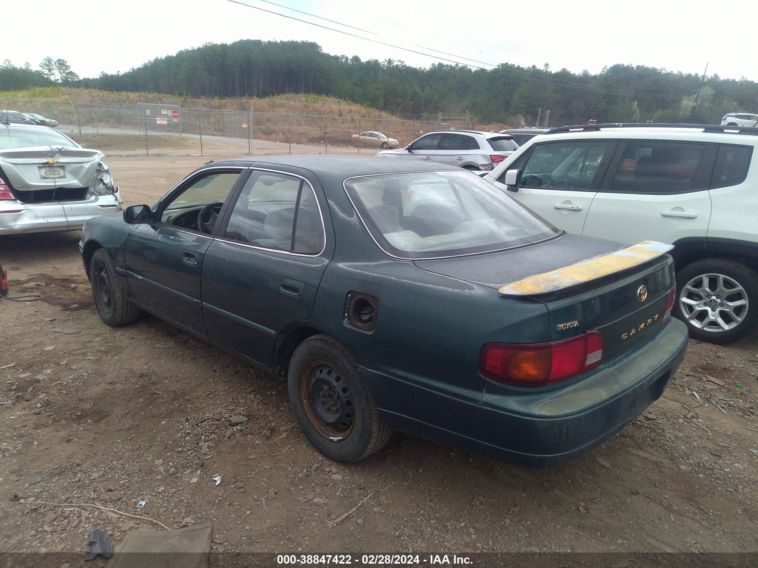 Photo 2 VIN: 4T1BG12K1TU764781 - TOYOTA CAMRY 