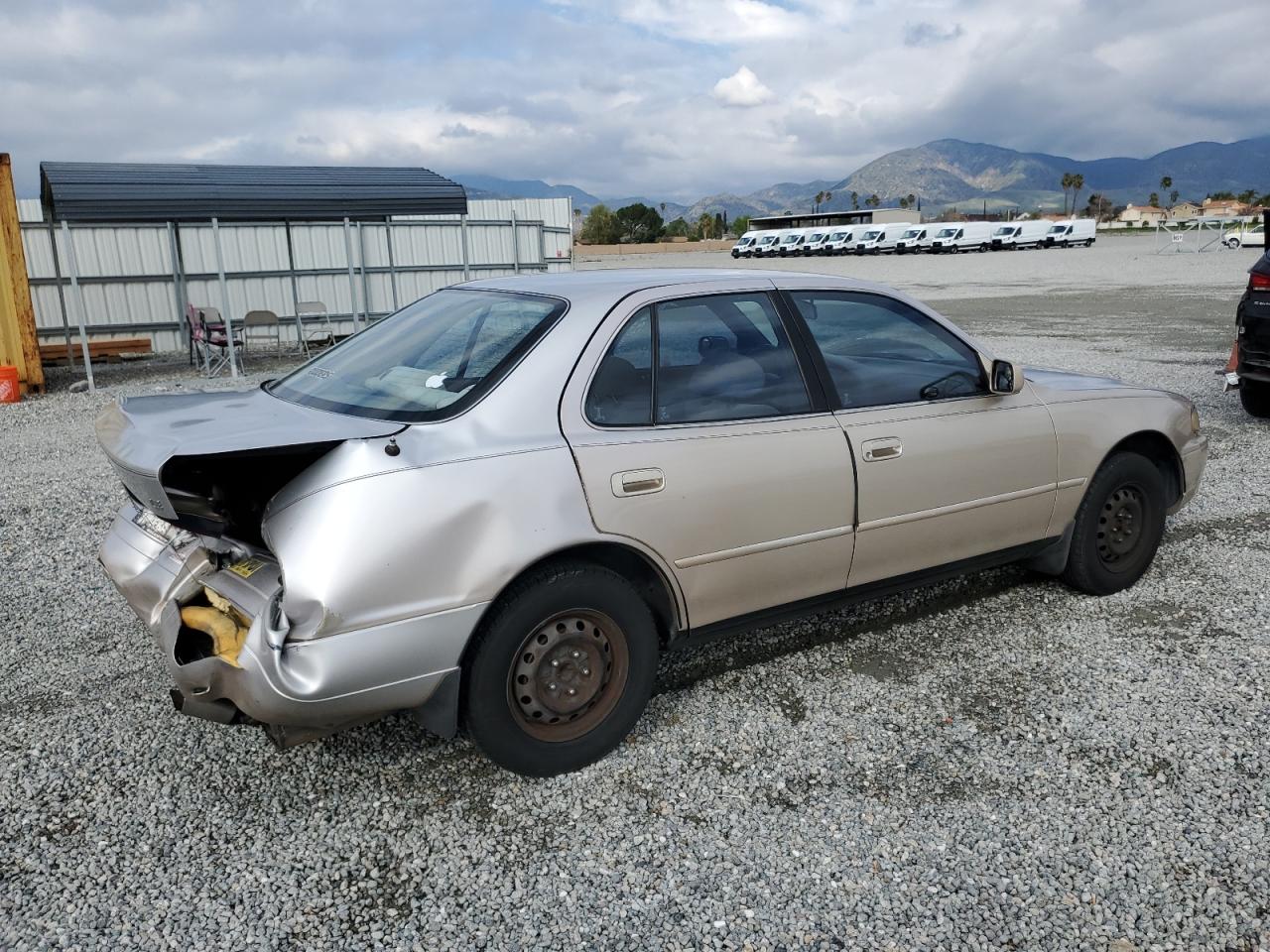 Photo 2 VIN: 4T1BG12K2TU810229 - TOYOTA CAMRY 