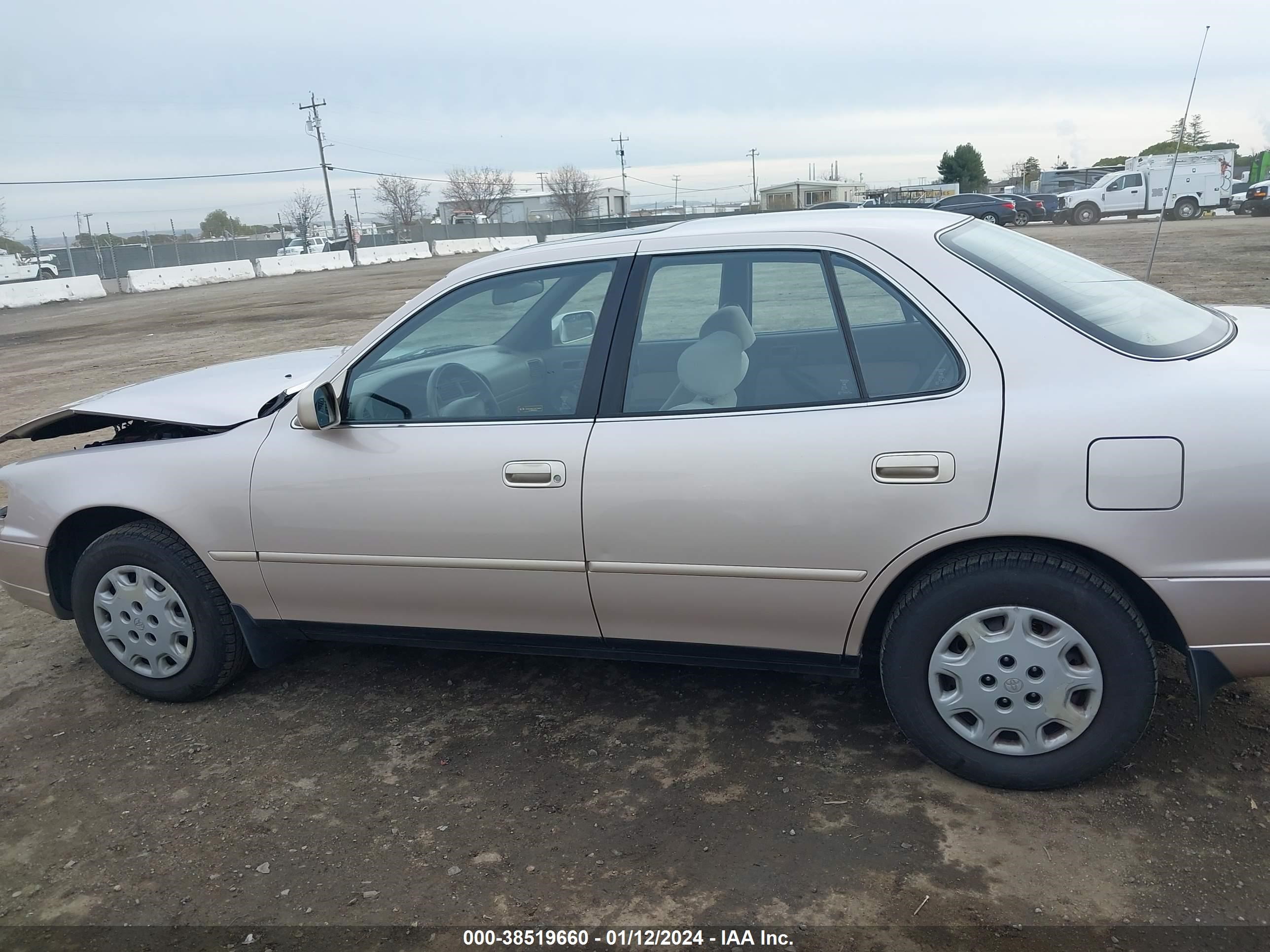 Photo 13 VIN: 4T1BG12K9TU708233 - TOYOTA CAMRY 