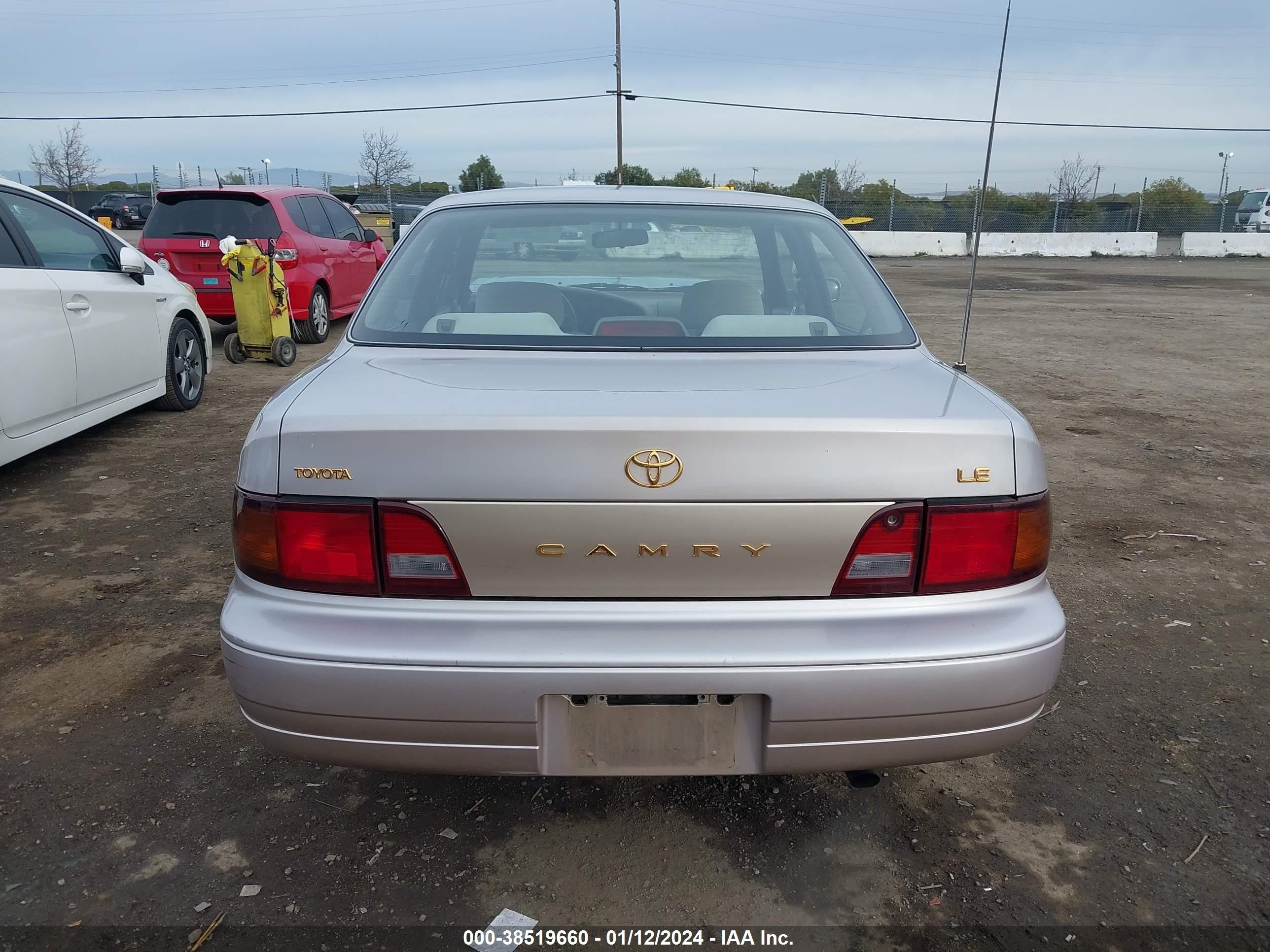 Photo 15 VIN: 4T1BG12K9TU708233 - TOYOTA CAMRY 