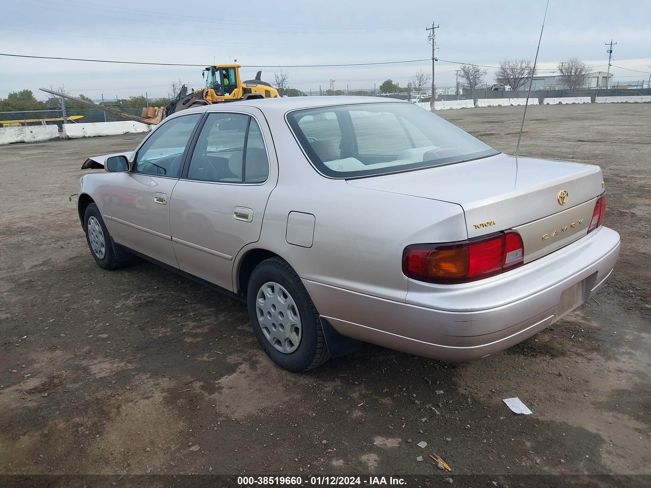 Photo 2 VIN: 4T1BG12K9TU708233 - TOYOTA CAMRY 