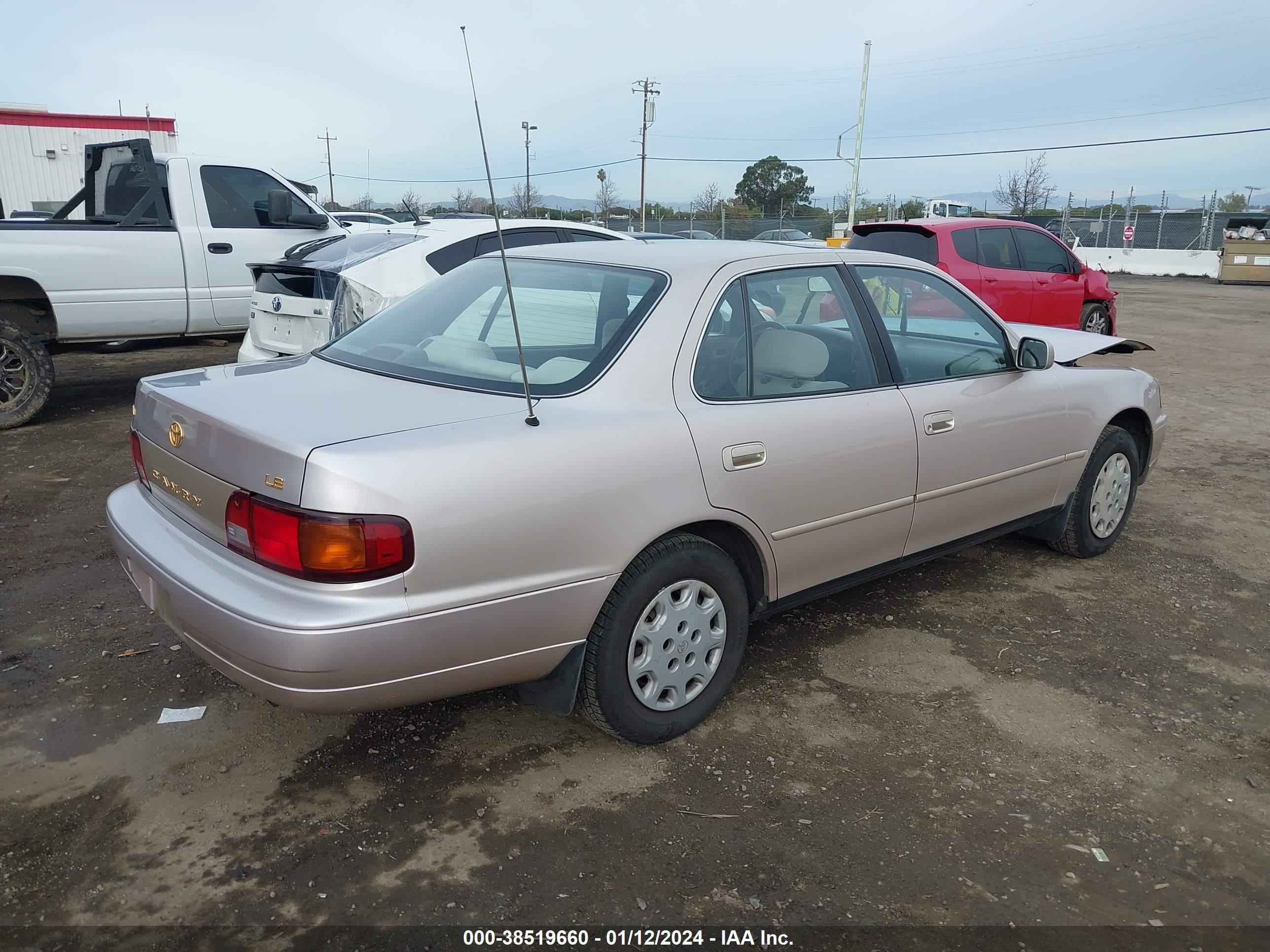 Photo 3 VIN: 4T1BG12K9TU708233 - TOYOTA CAMRY 