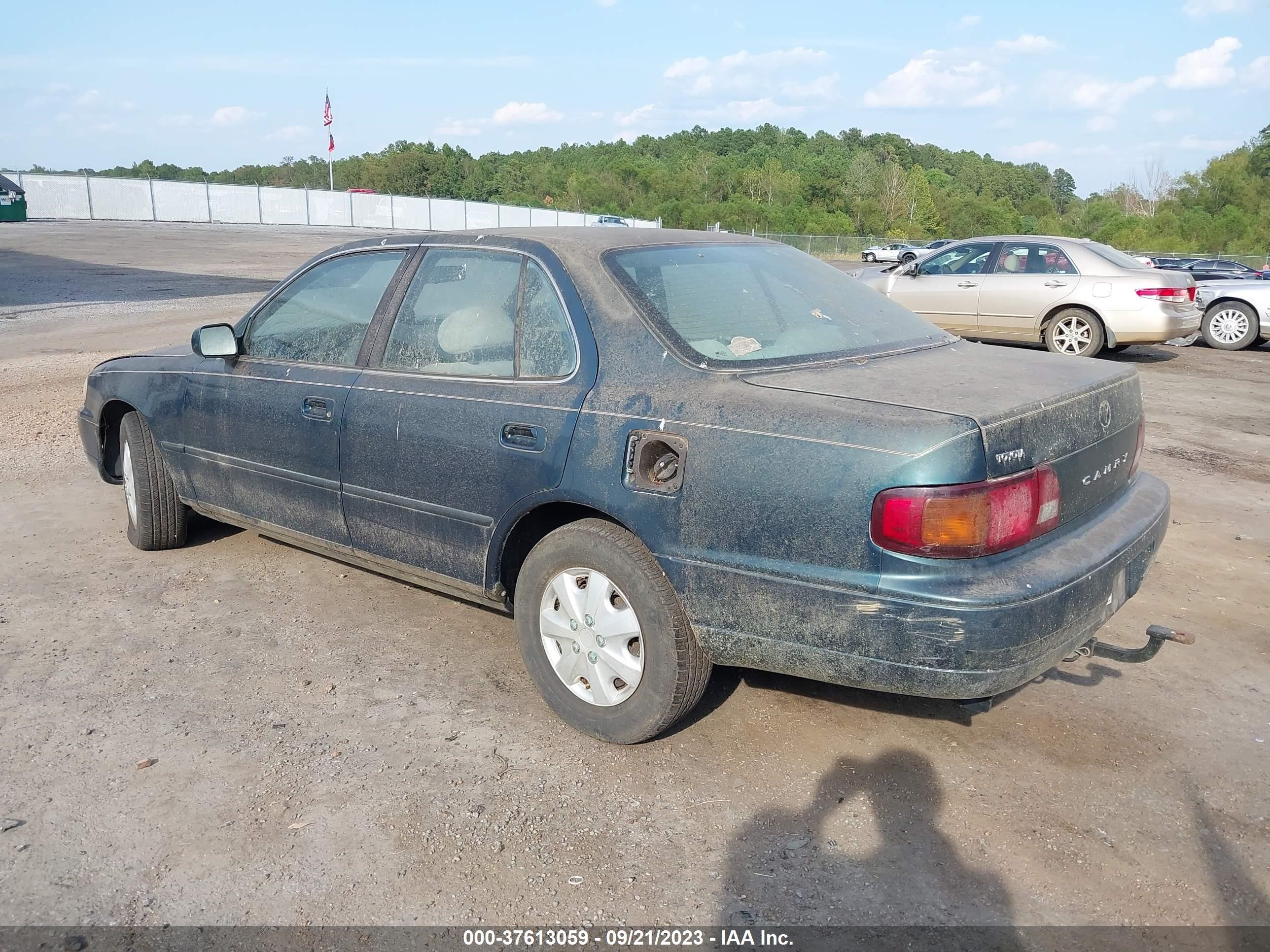 Photo 2 VIN: 4T1BG12KXTU917836 - TOYOTA CAMRY 