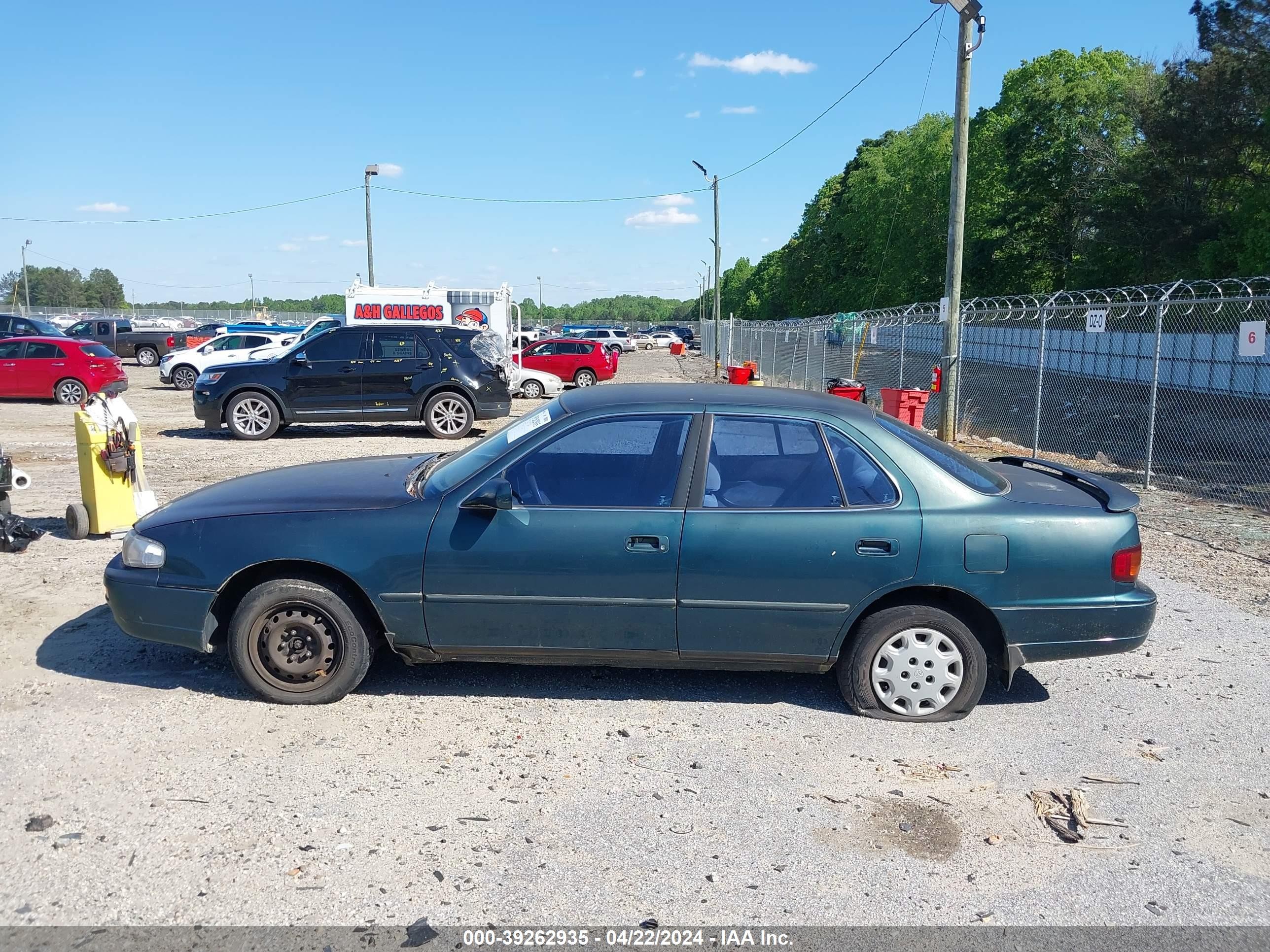 Photo 13 VIN: 4T1BG17K1TU696944 - TOYOTA CAMRY 