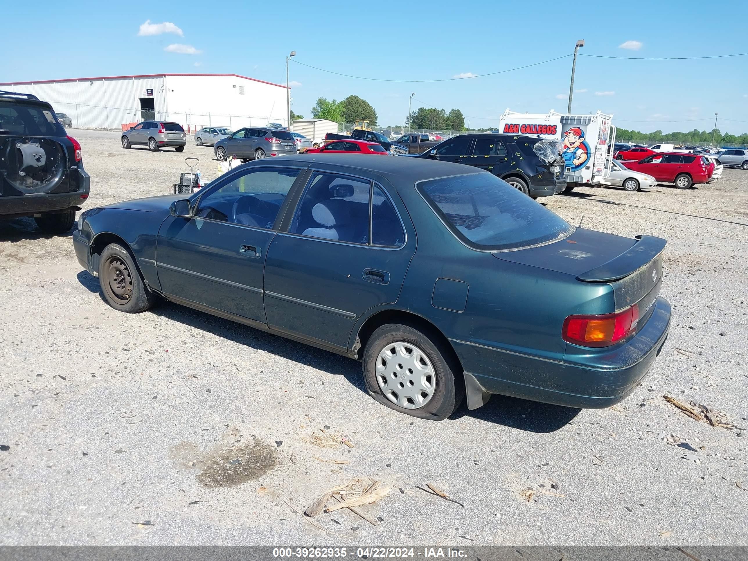 Photo 2 VIN: 4T1BG17K1TU696944 - TOYOTA CAMRY 