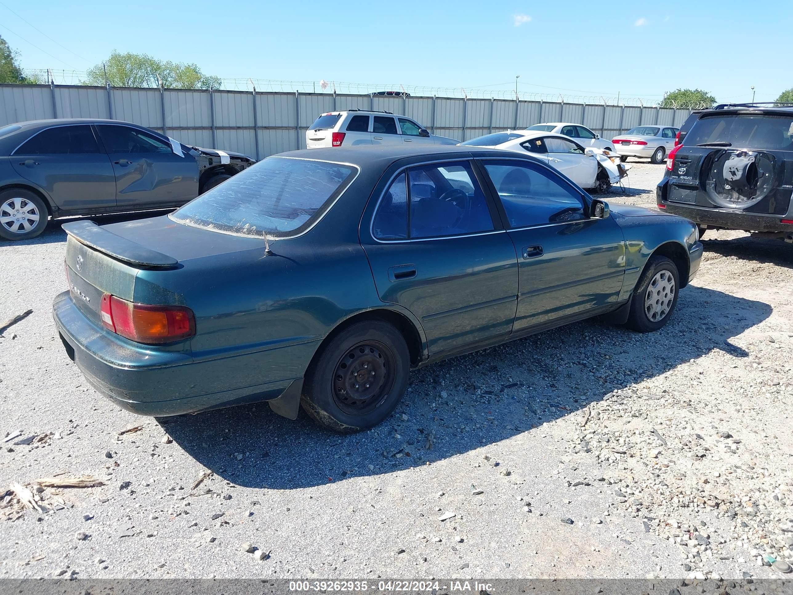 Photo 3 VIN: 4T1BG17K1TU696944 - TOYOTA CAMRY 