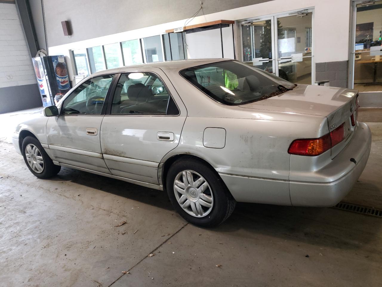 Photo 1 VIN: 4T1BG22K01U080355 - TOYOTA CAMRY 