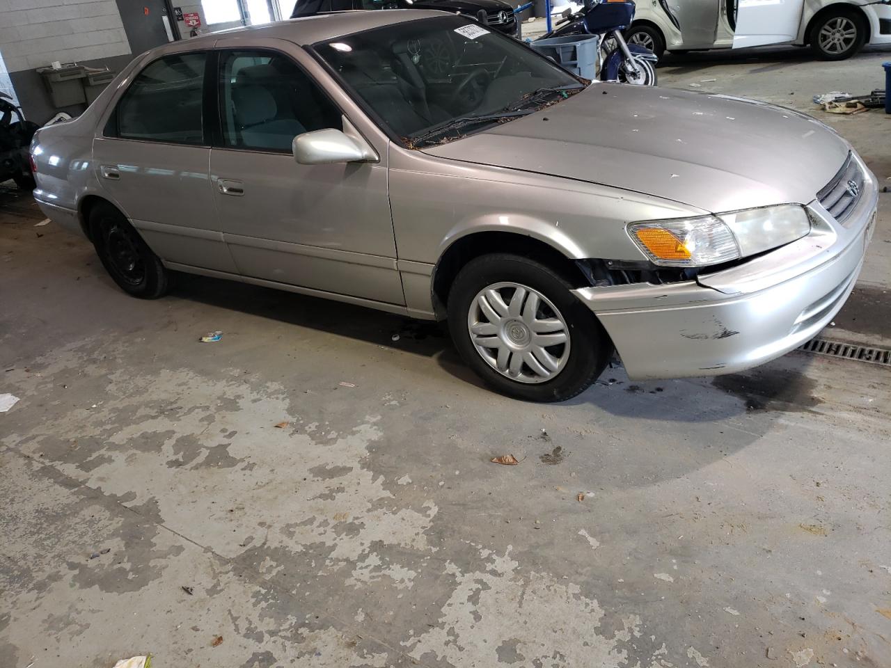 Photo 3 VIN: 4T1BG22K01U080355 - TOYOTA CAMRY 