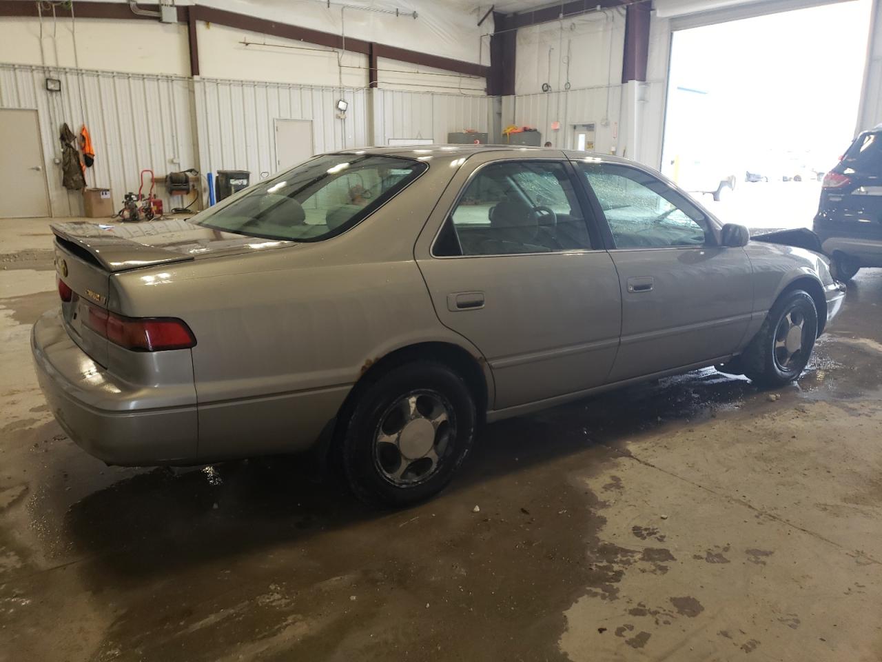 Photo 2 VIN: 4T1BG22K0VU132539 - TOYOTA CAMRY 