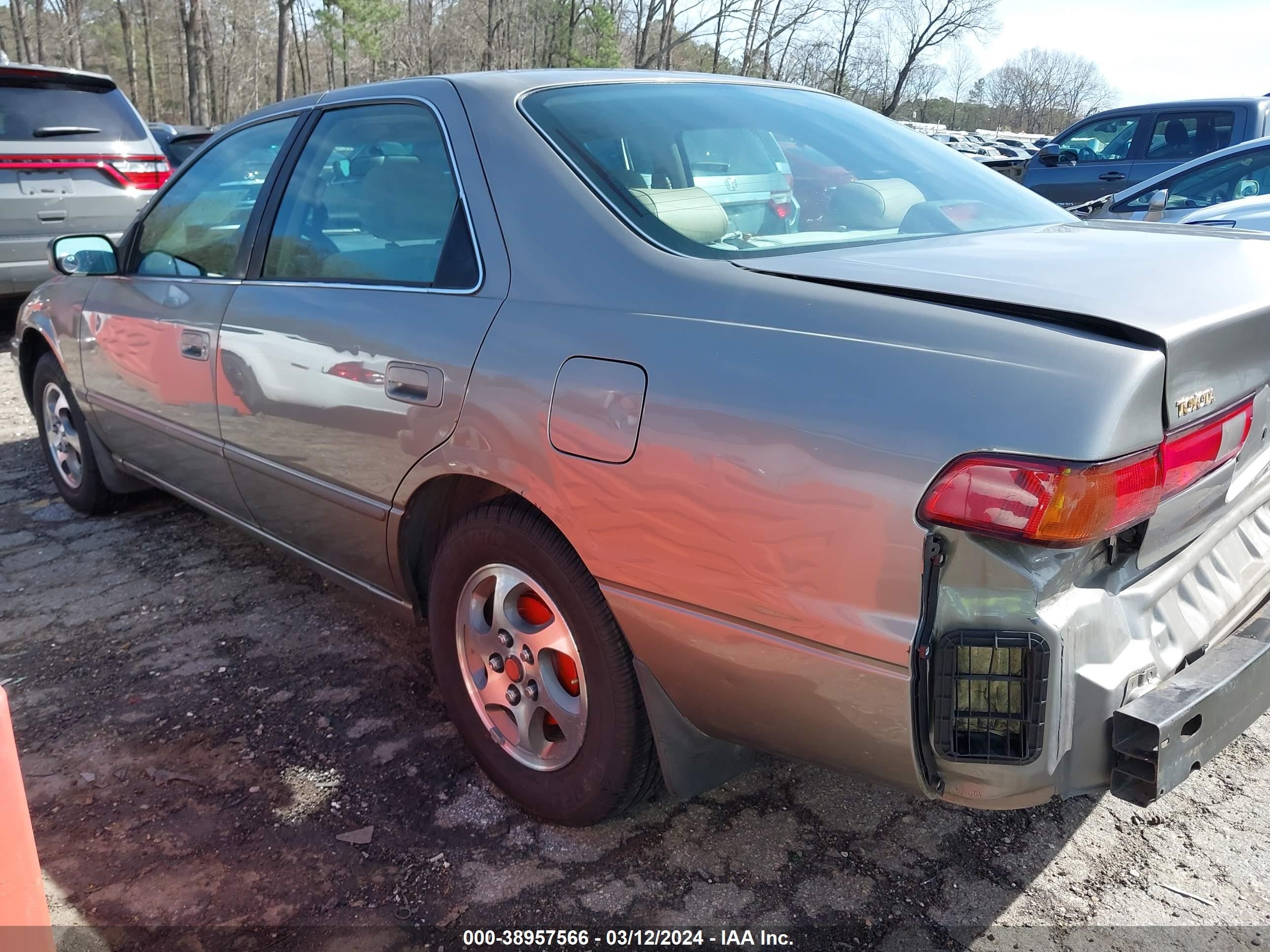 Photo 13 VIN: 4T1BG22K0WU289439 - TOYOTA CAMRY 