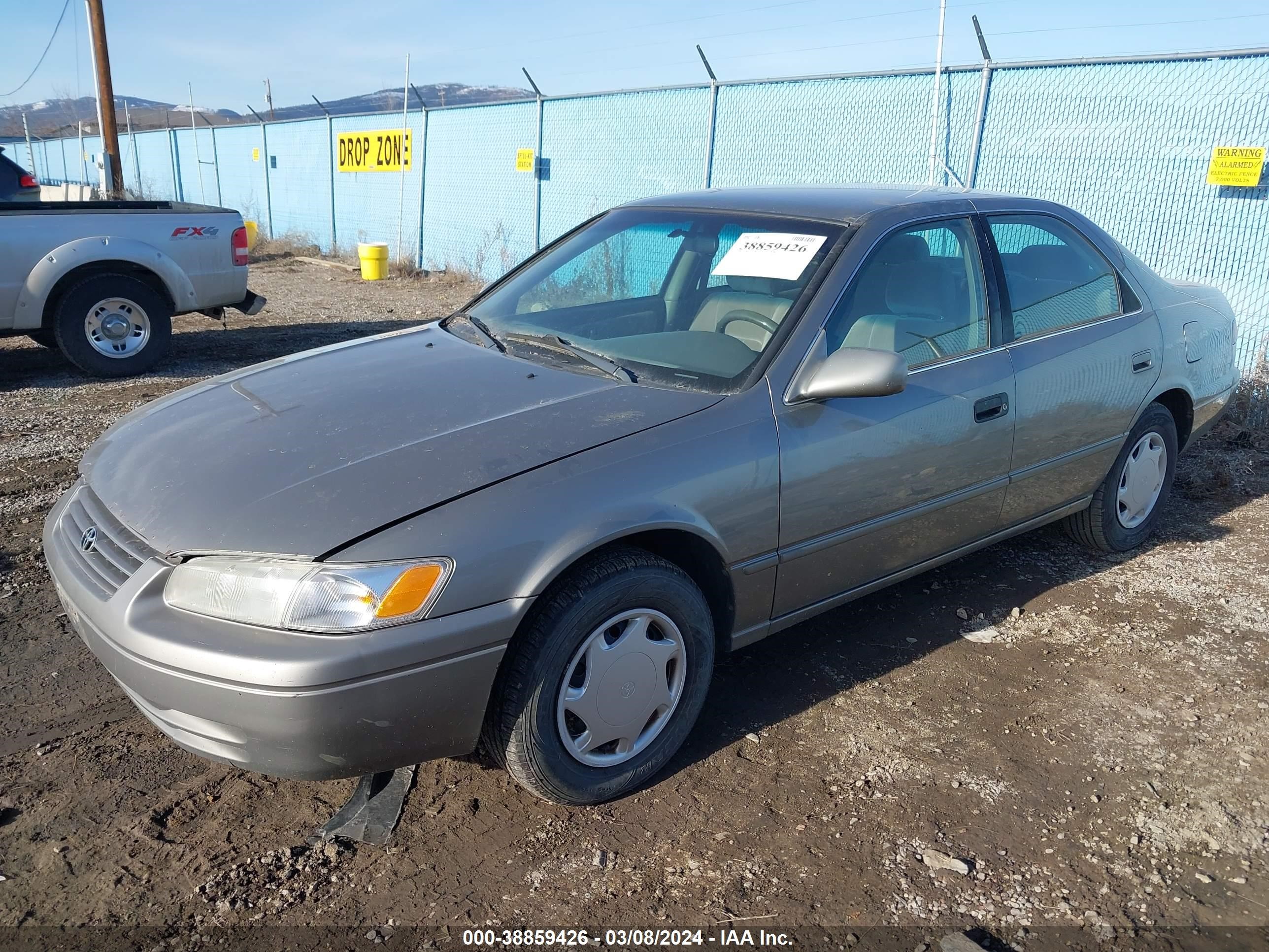 Photo 1 VIN: 4T1BG22K0WU370747 - TOYOTA CAMRY 