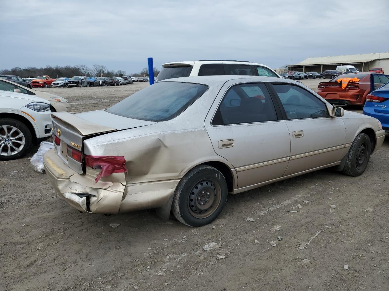 Photo 2 VIN: 4T1BG22K0XU591282 - TOYOTA CAMRY 