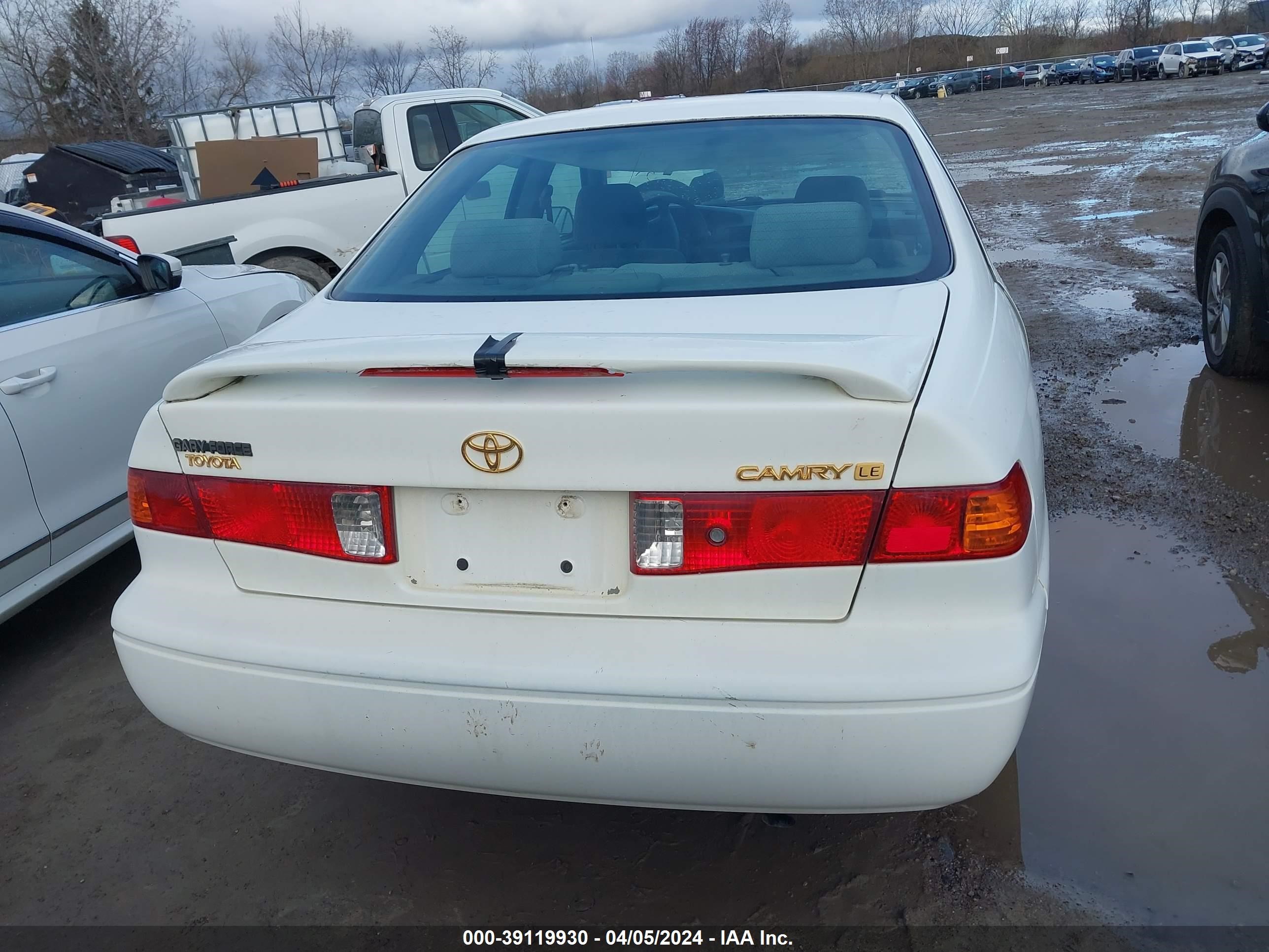 Photo 15 VIN: 4T1BG22K0YU748116 - TOYOTA CAMRY 