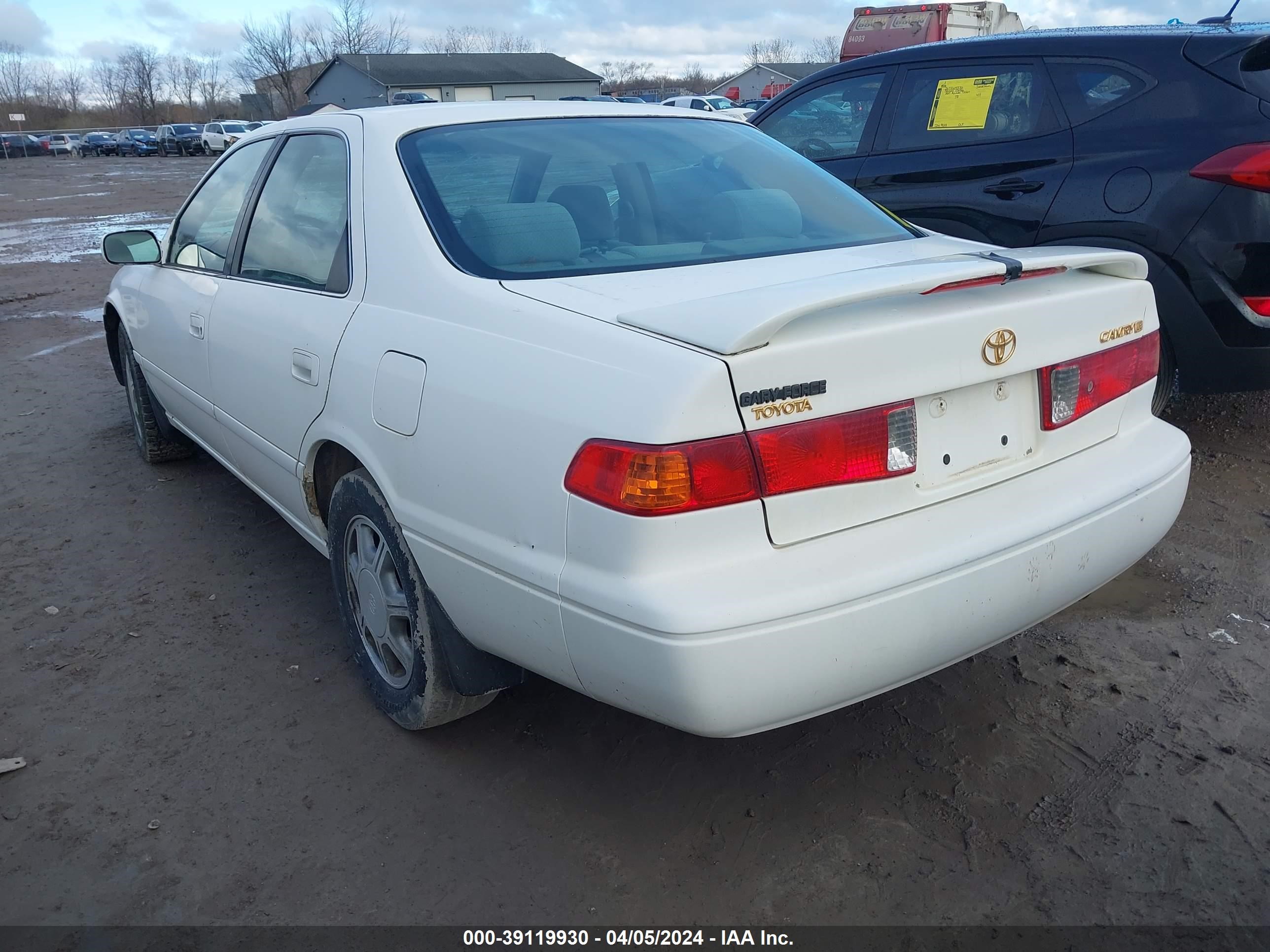 Photo 2 VIN: 4T1BG22K0YU748116 - TOYOTA CAMRY 