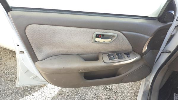 Photo 8 VIN: 4T1BG22K0YU761352 - TOYOTA CAMRY 