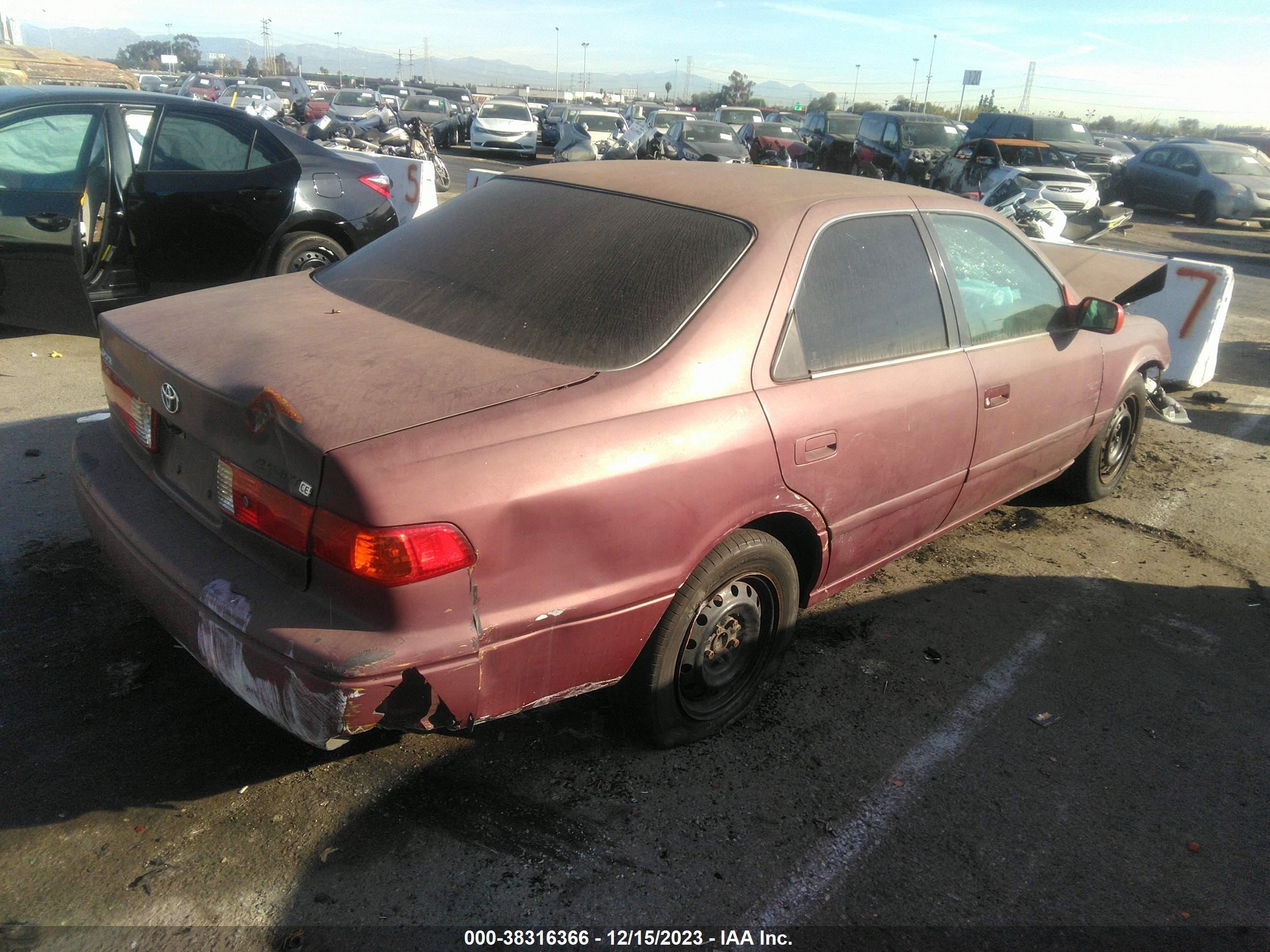 Photo 3 VIN: 4T1BG22K11U025445 - TOYOTA CAMRY 