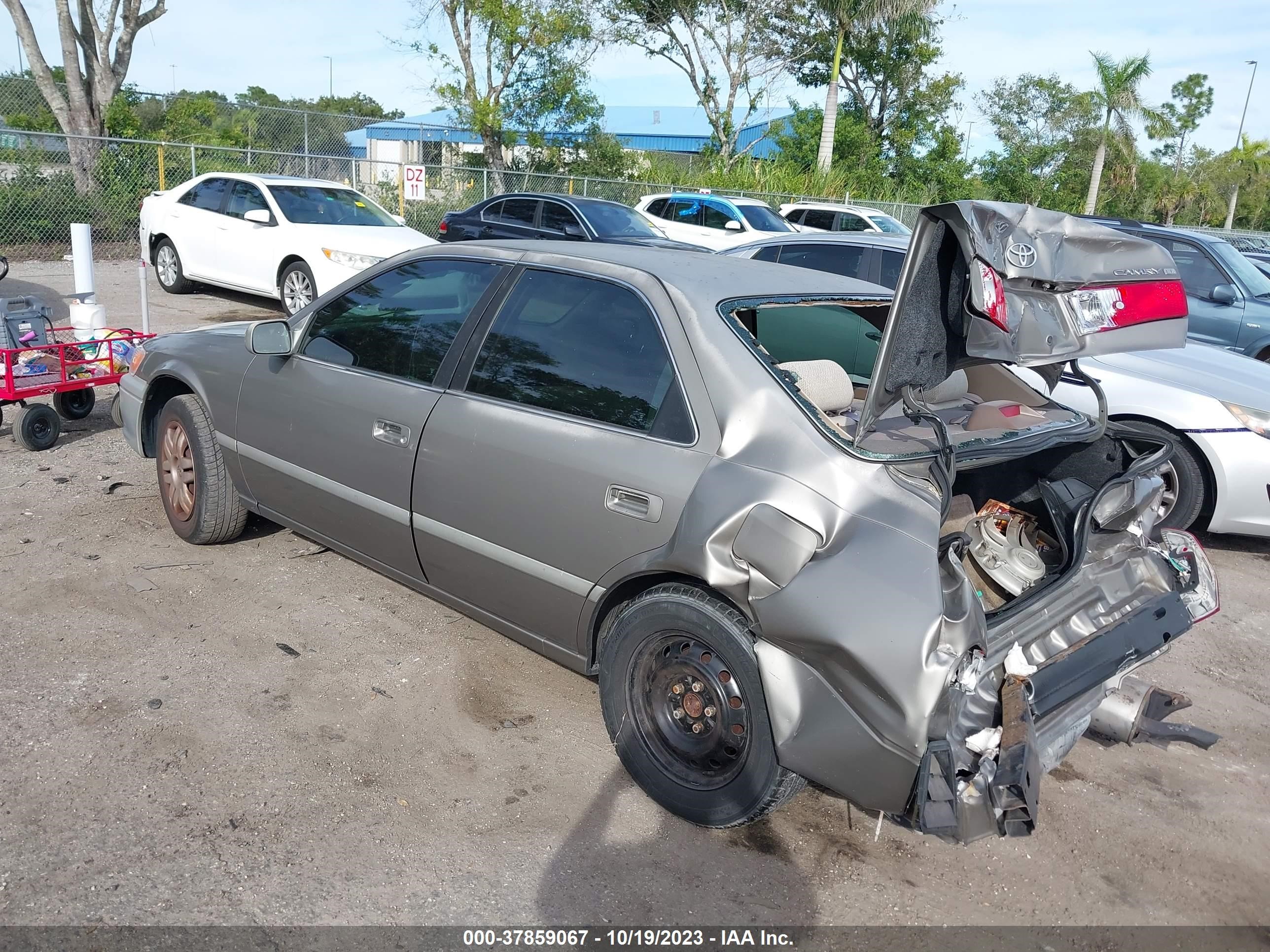 Photo 2 VIN: 4T1BG22K11U050037 - TOYOTA CAMRY 