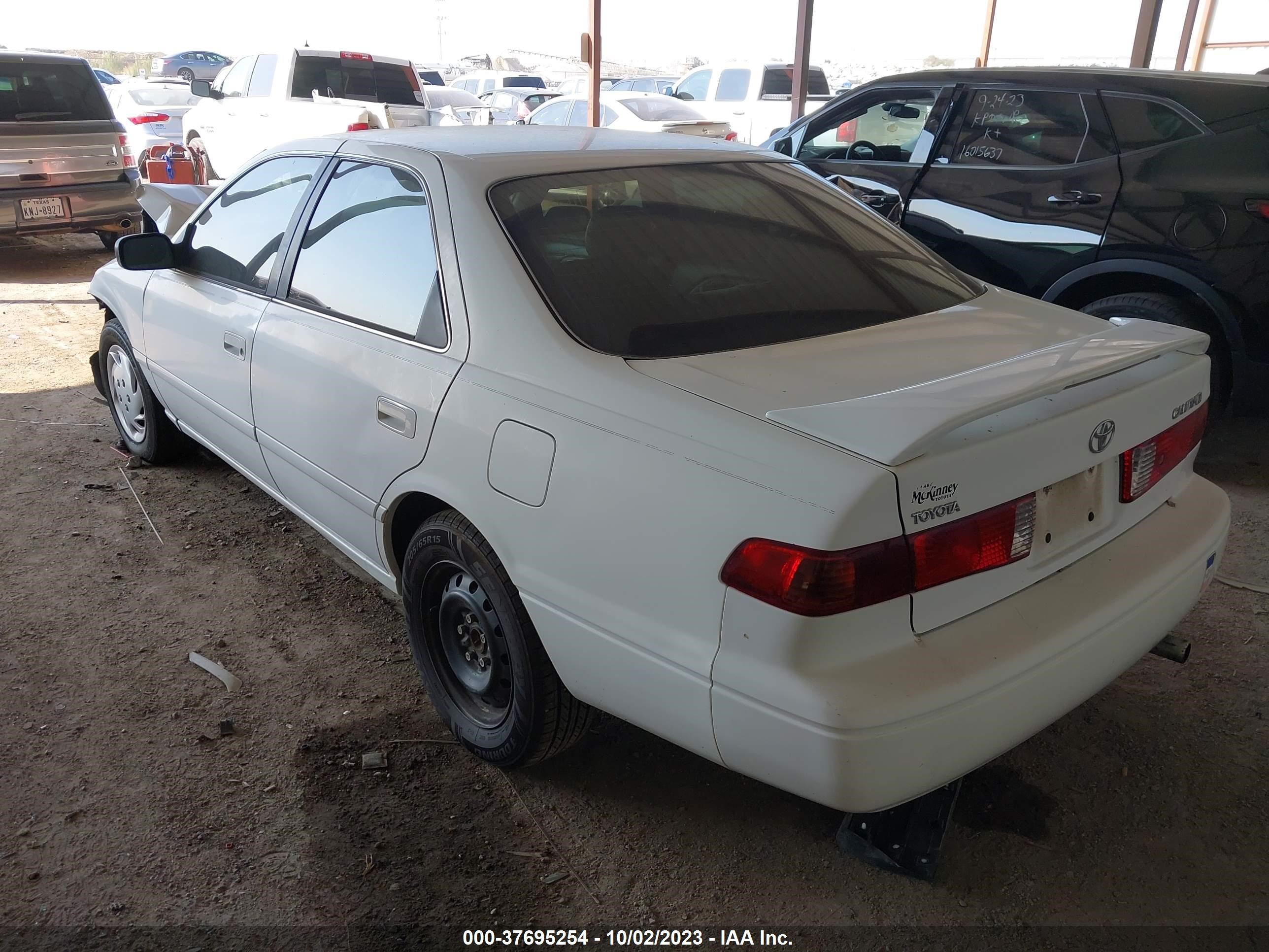 Photo 2 VIN: 4T1BG22K11U827557 - TOYOTA CAMRY 