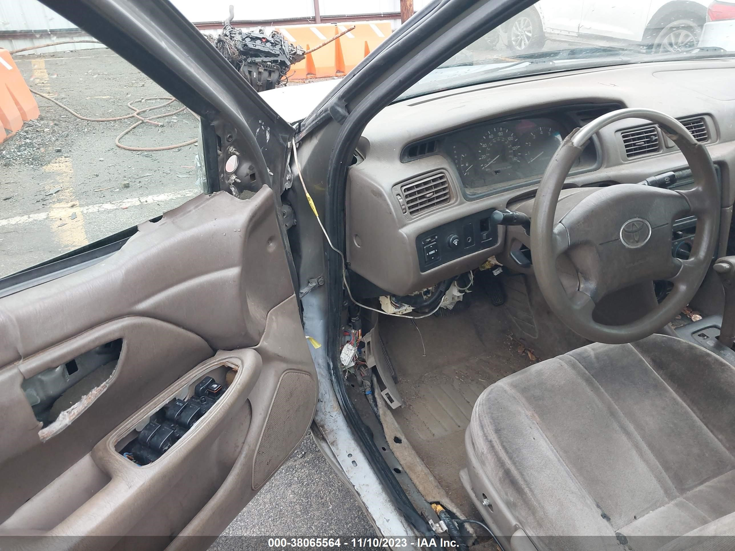 Photo 4 VIN: 4T1BG22K1WU247099 - TOYOTA CAMRY 