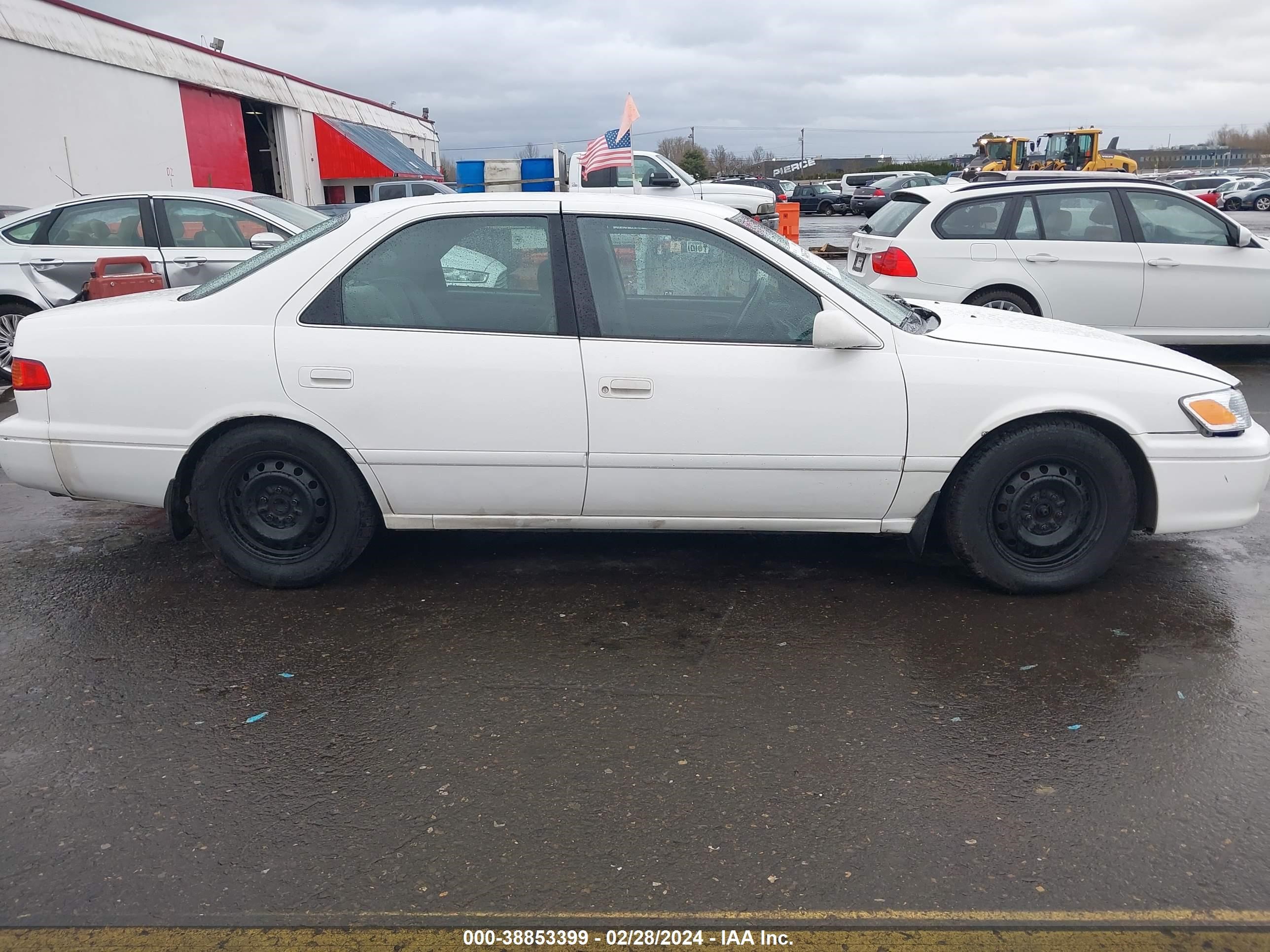 Photo 11 VIN: 4T1BG22K1YU927295 - TOYOTA CAMRY 