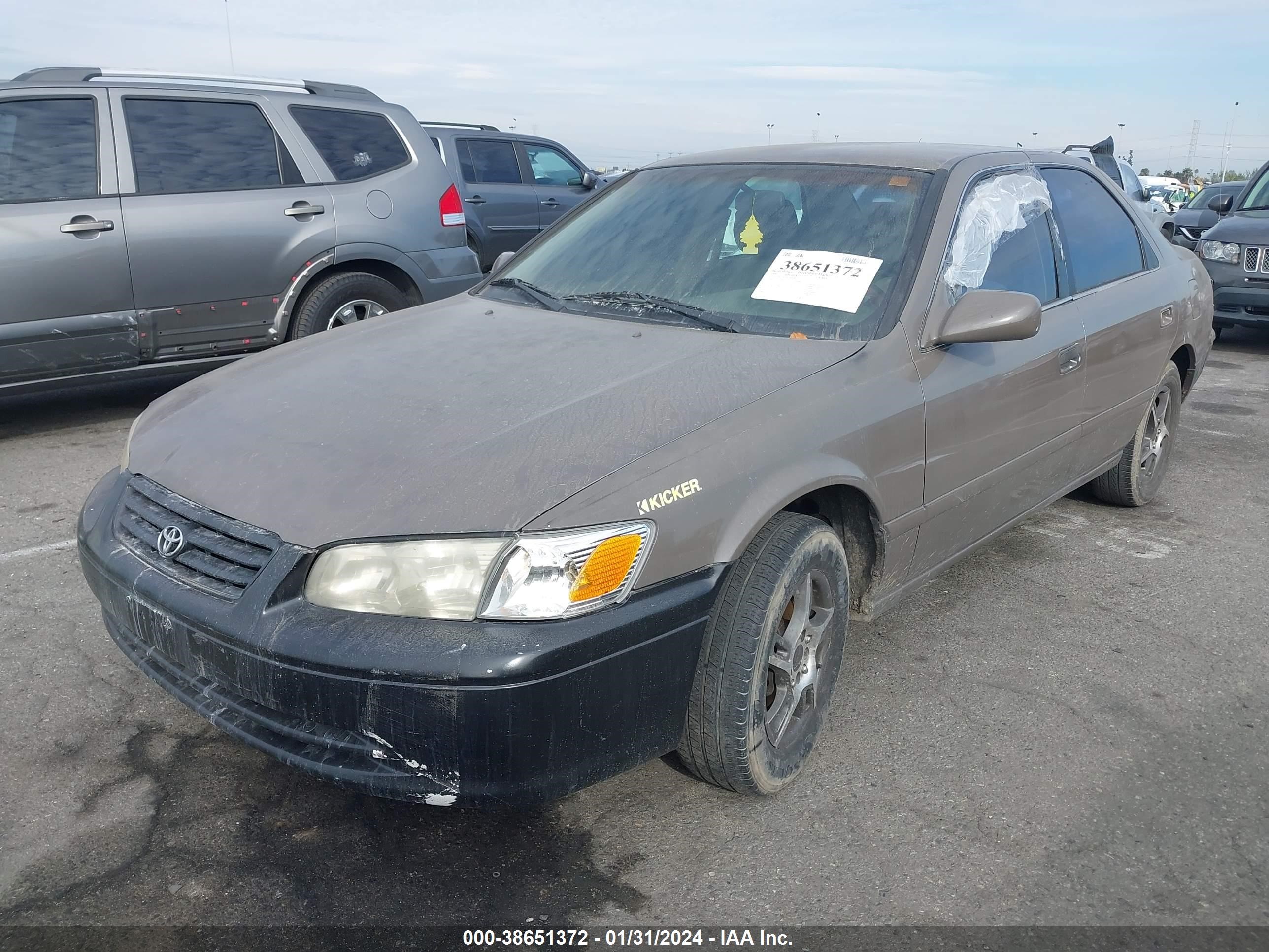 Photo 1 VIN: 4T1BG22K1YU990087 - TOYOTA CAMRY 