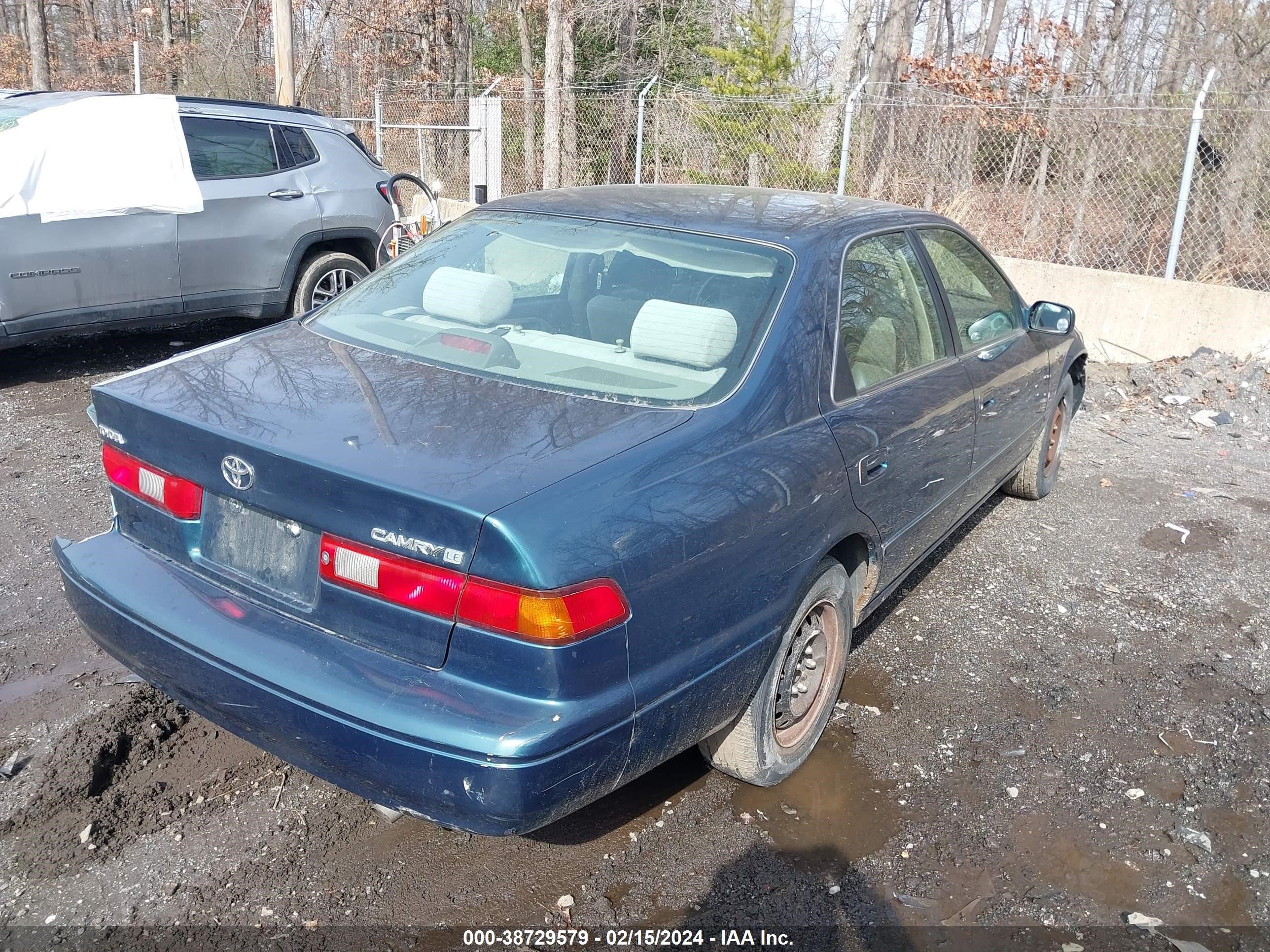 Photo 3 VIN: 4T1BG22K2VU786586 - TOYOTA CAMRY 