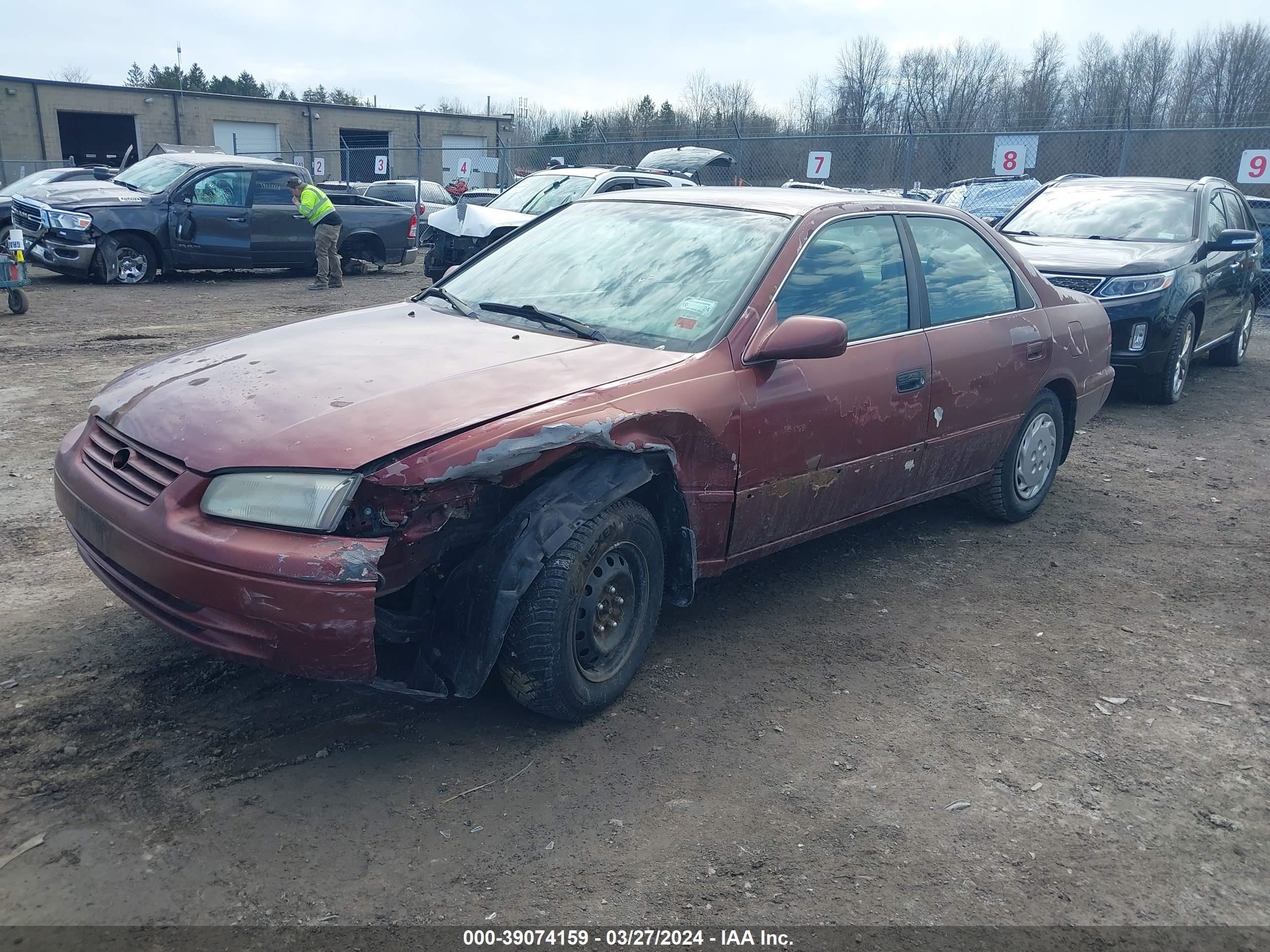 Photo 1 VIN: 4T1BG22K2XU554721 - TOYOTA CAMRY 