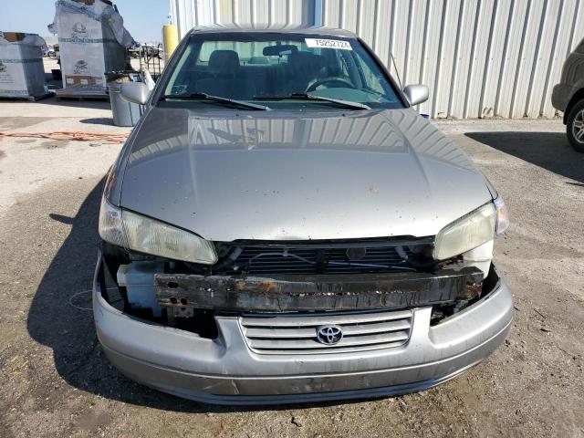 Photo 4 VIN: 4T1BG22K2XU598217 - TOYOTA CAMRY CE 